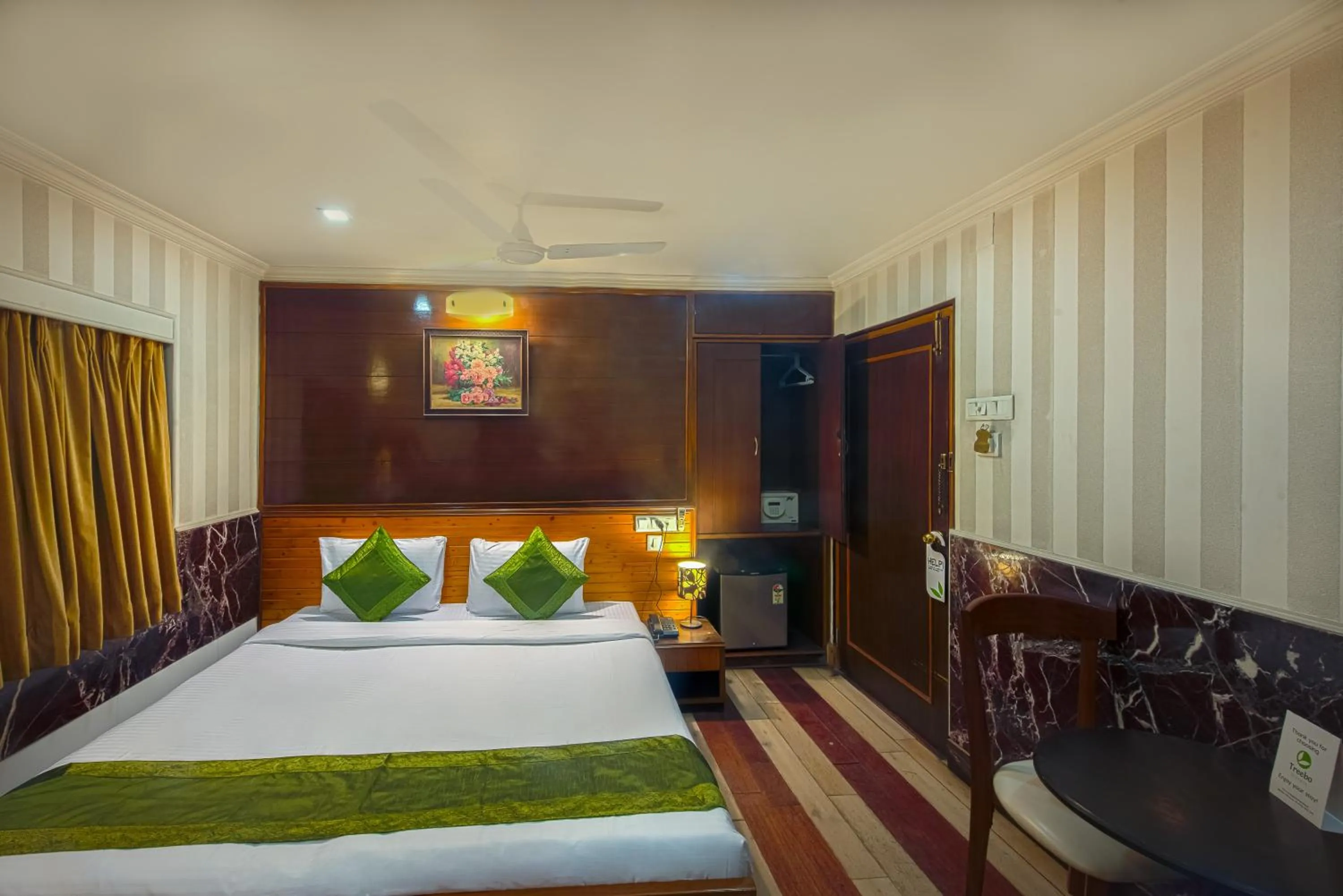 Bedroom, Bed in Treebo Green View, Park Circus