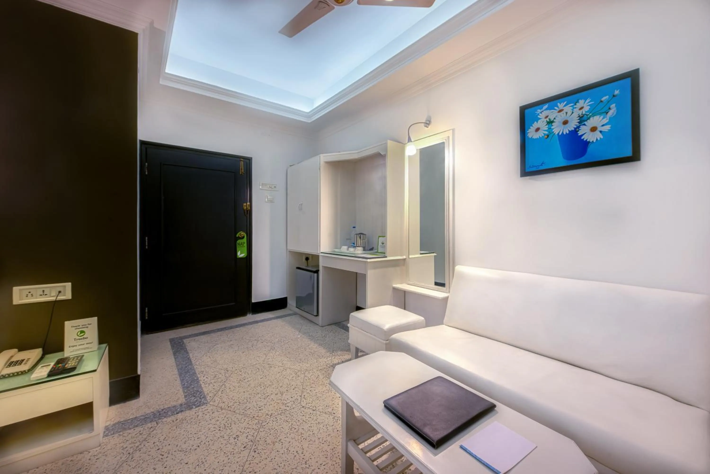 Seating area in Treebo Green View, Park Circus