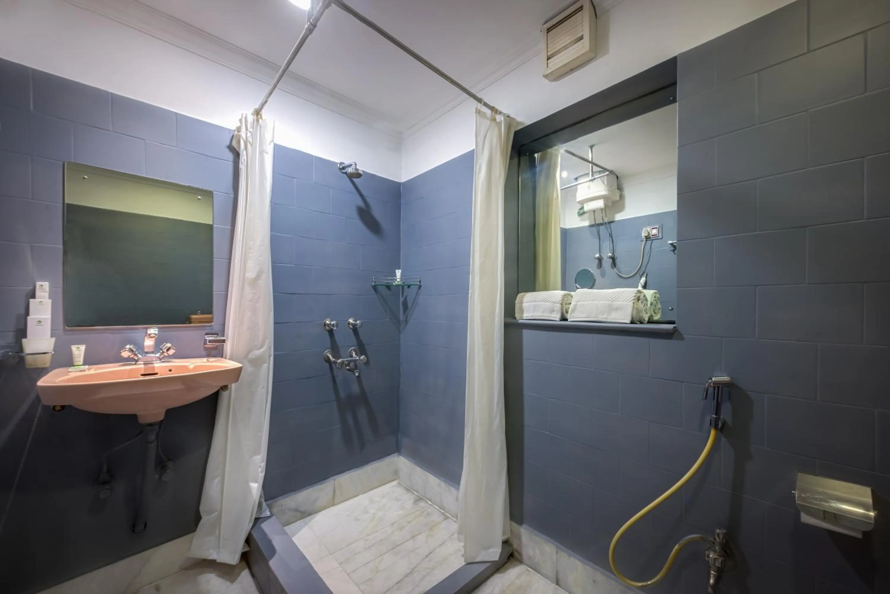 Bathroom in Treebo Green View, Park Circus