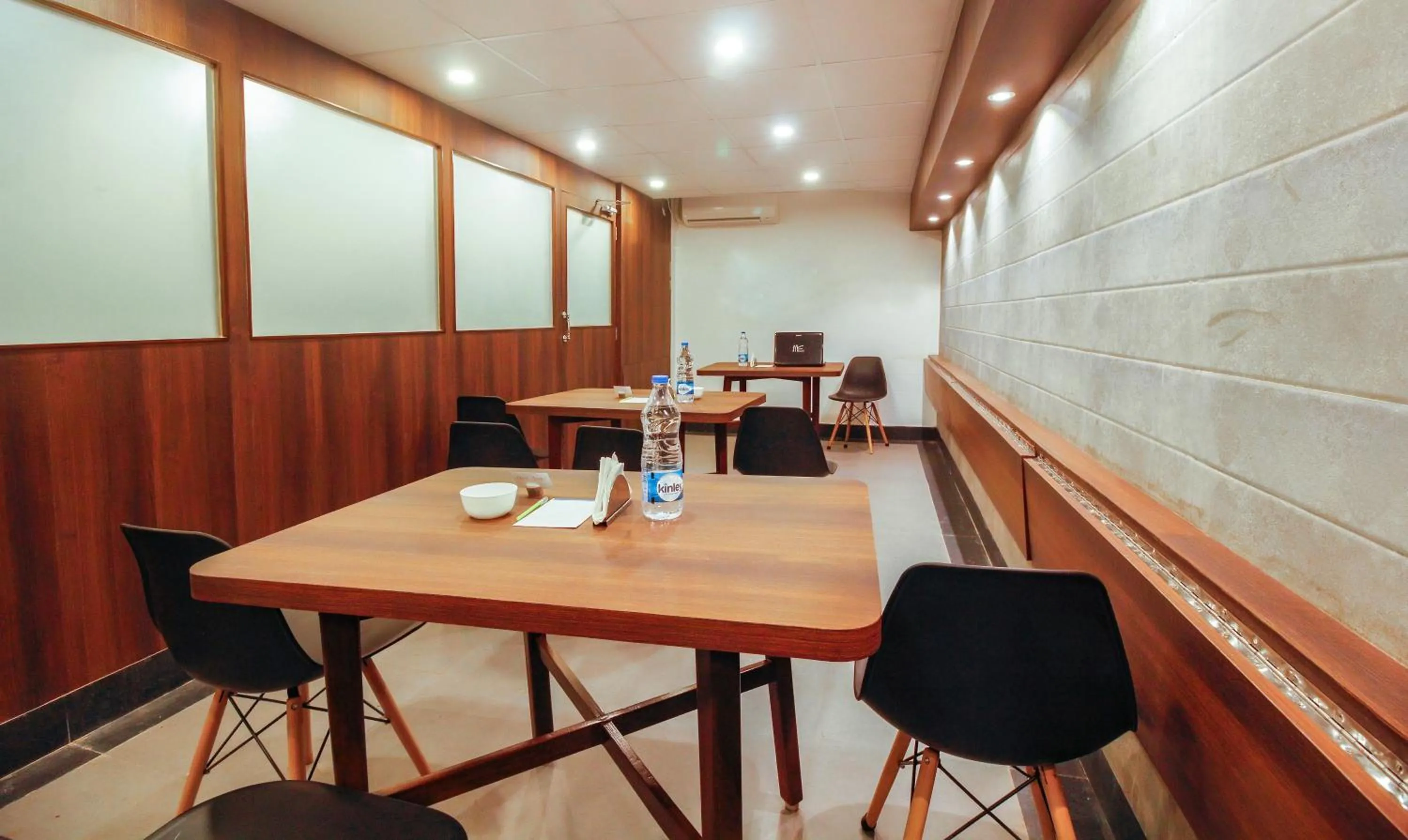Dining area in Treebo Green View, Park Circus