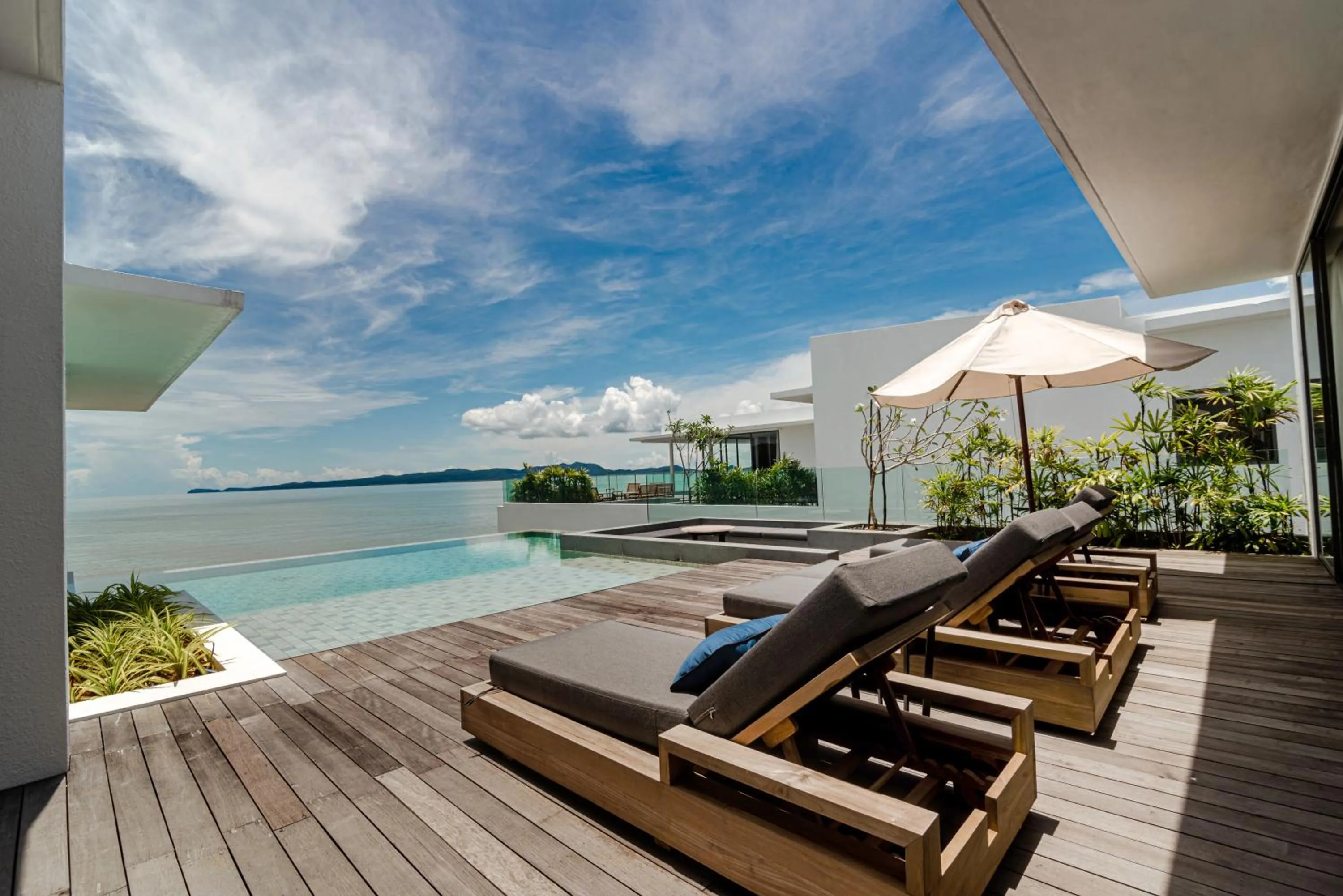 Swimming pool in Cove 55