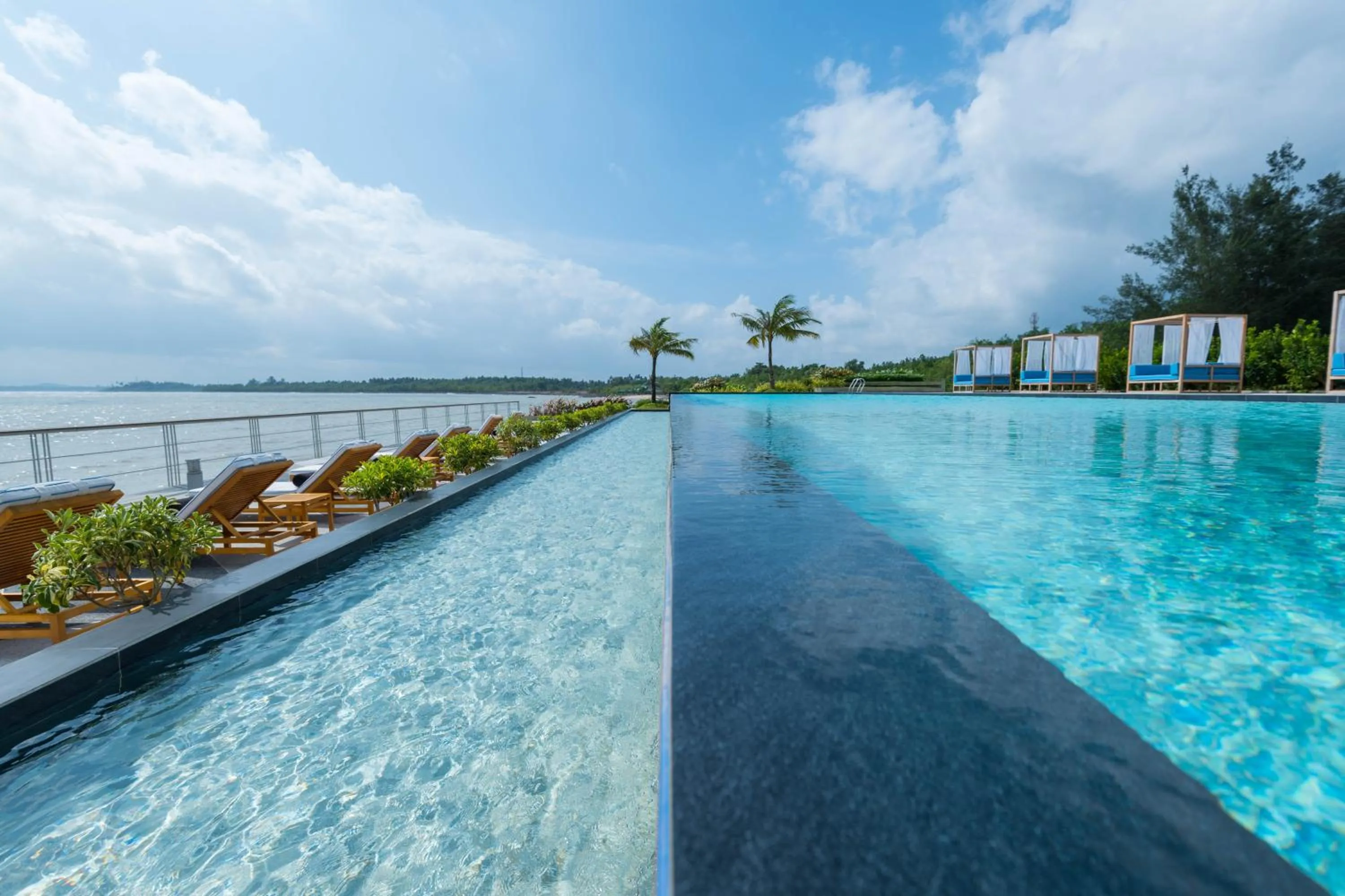 Swimming pool in Cove 55