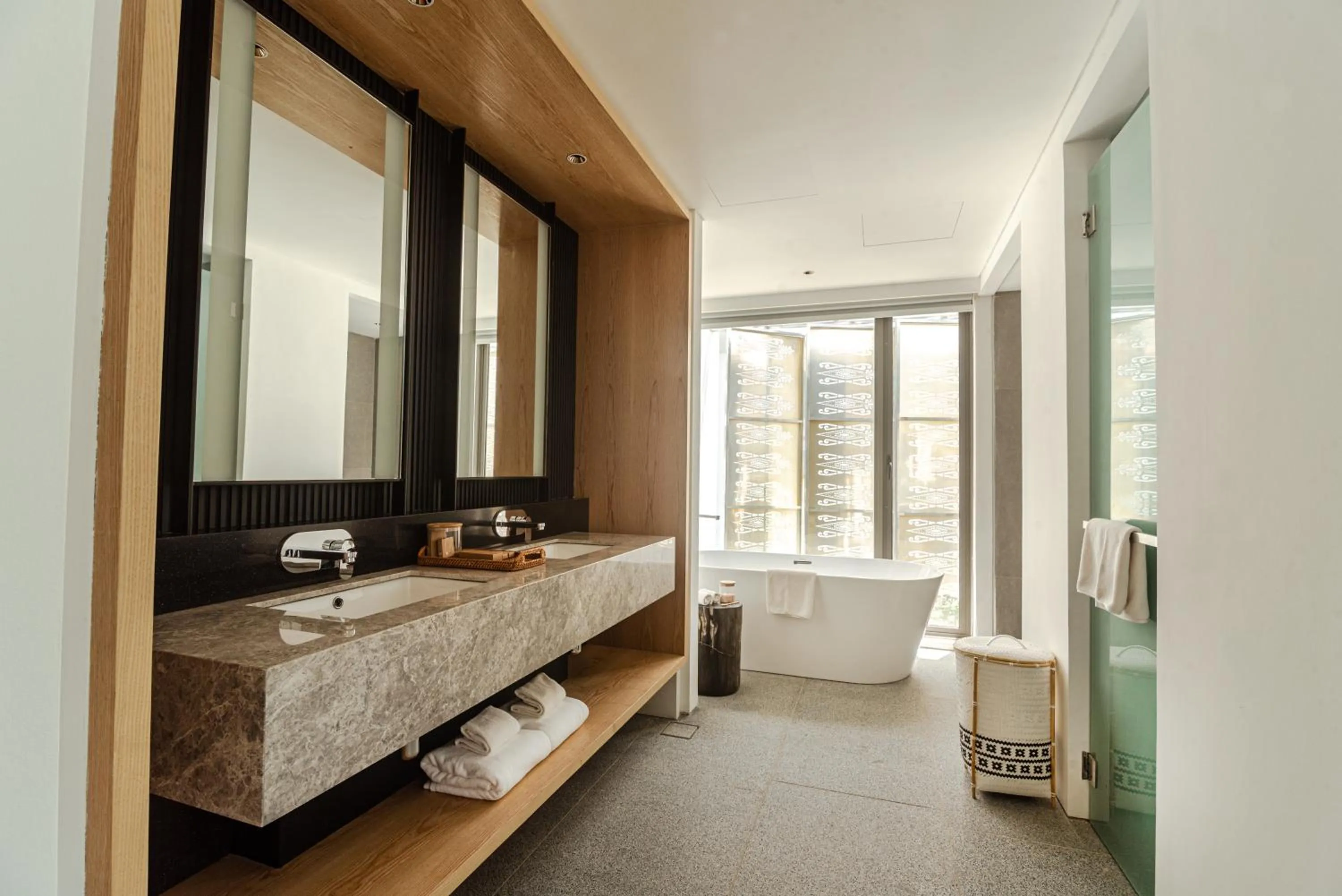 Bathroom, Bed in Cove 55