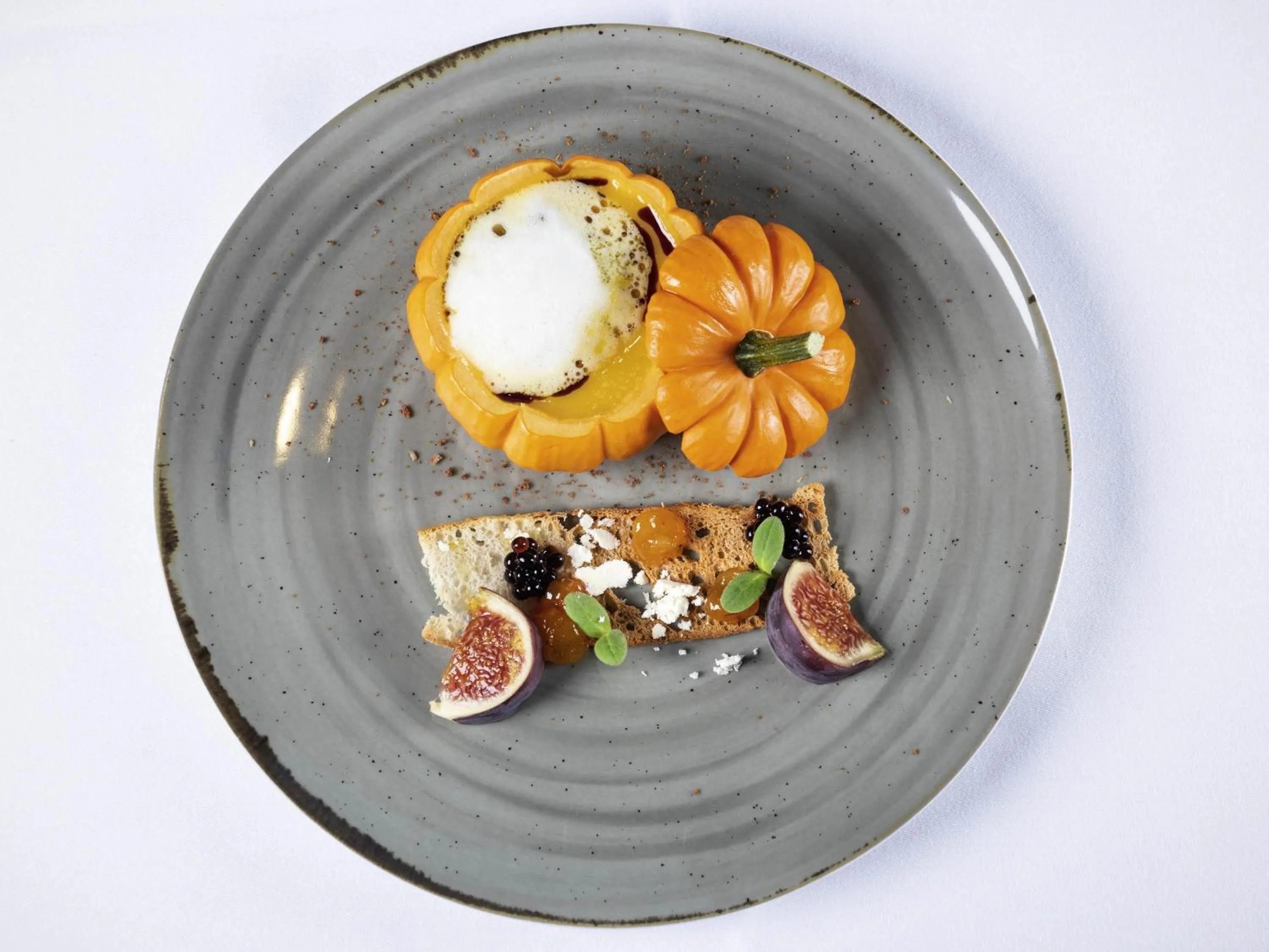 Restaurant/places to eat in Novotel Bern Expo