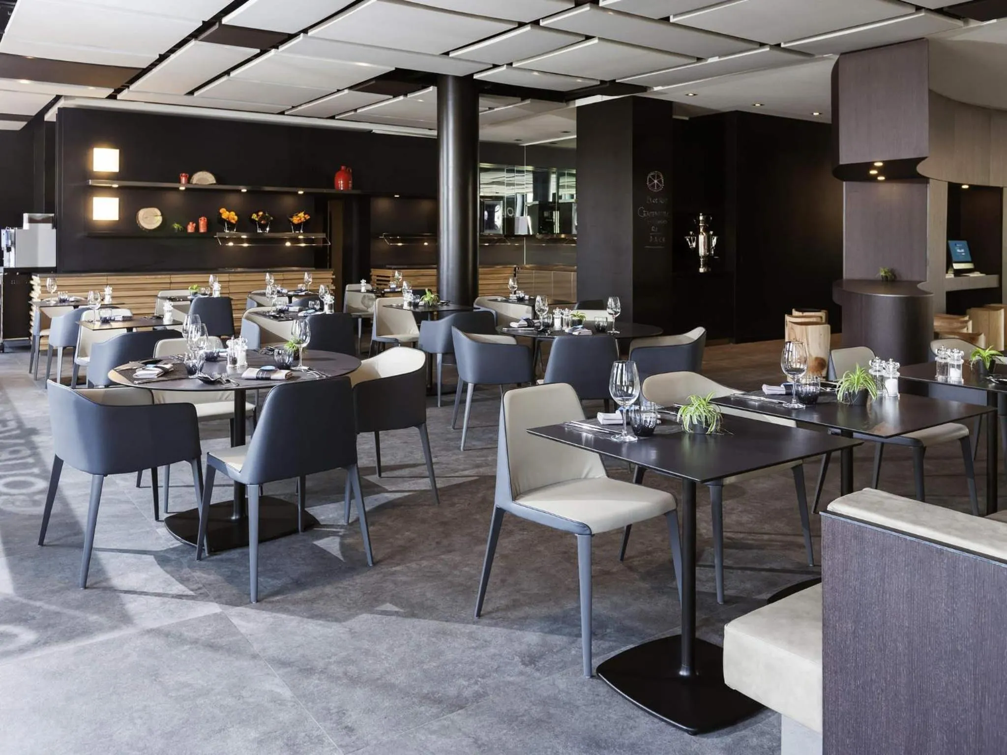 Restaurant/places to eat in Novotel Bern Expo