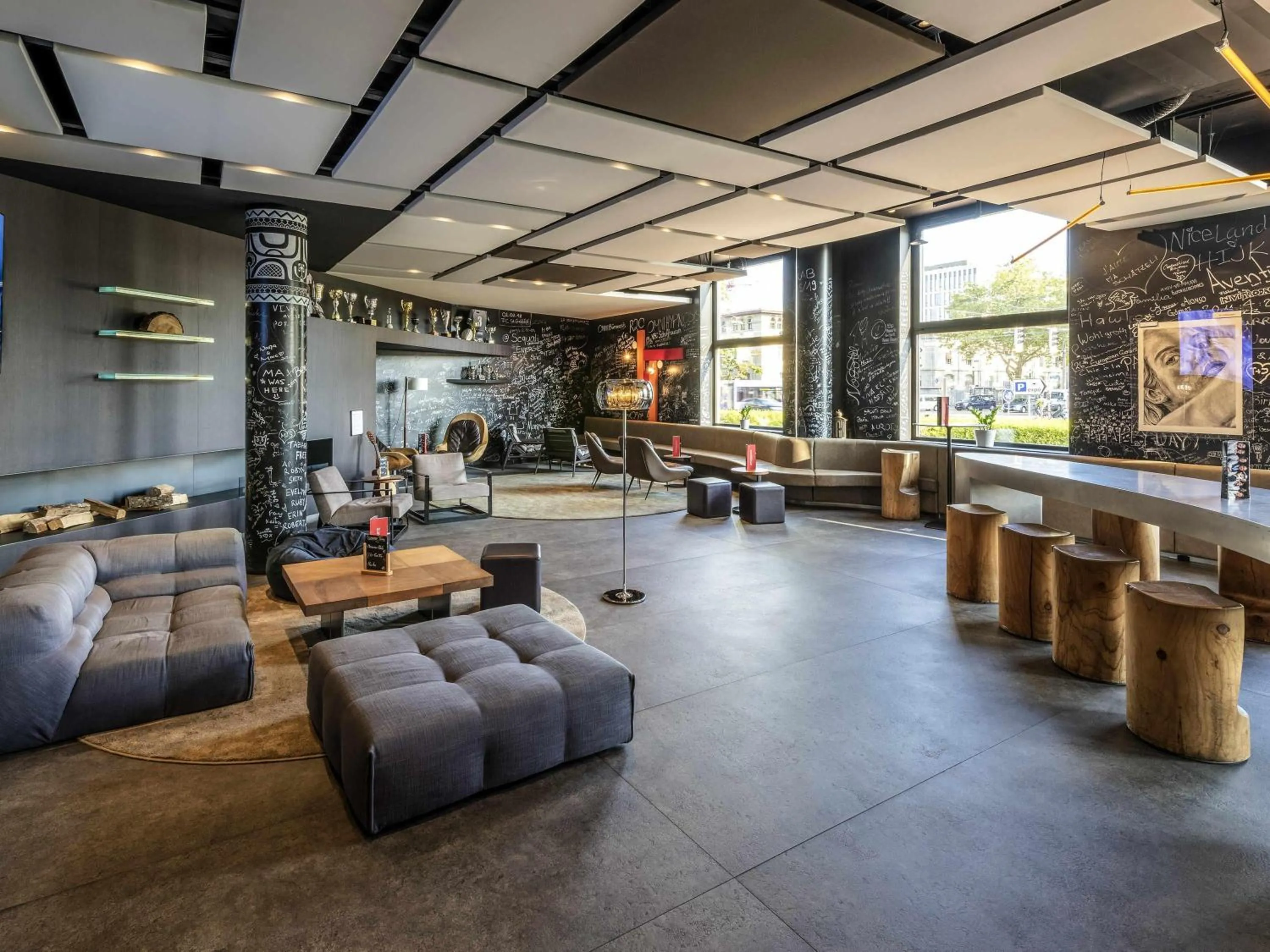 Lounge or bar in Novotel Bern Expo