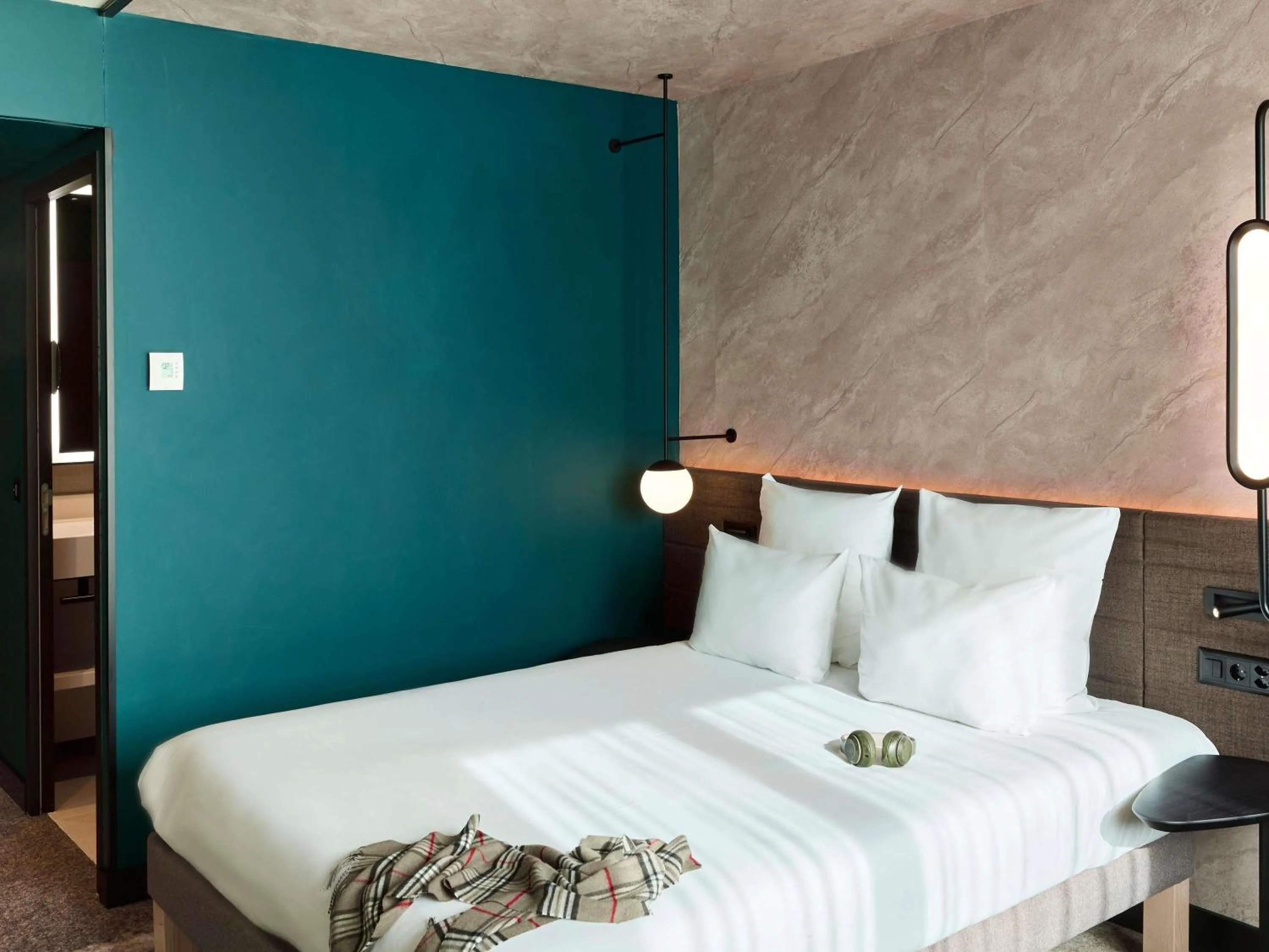 Bedroom, Bed in Novotel Bern Expo