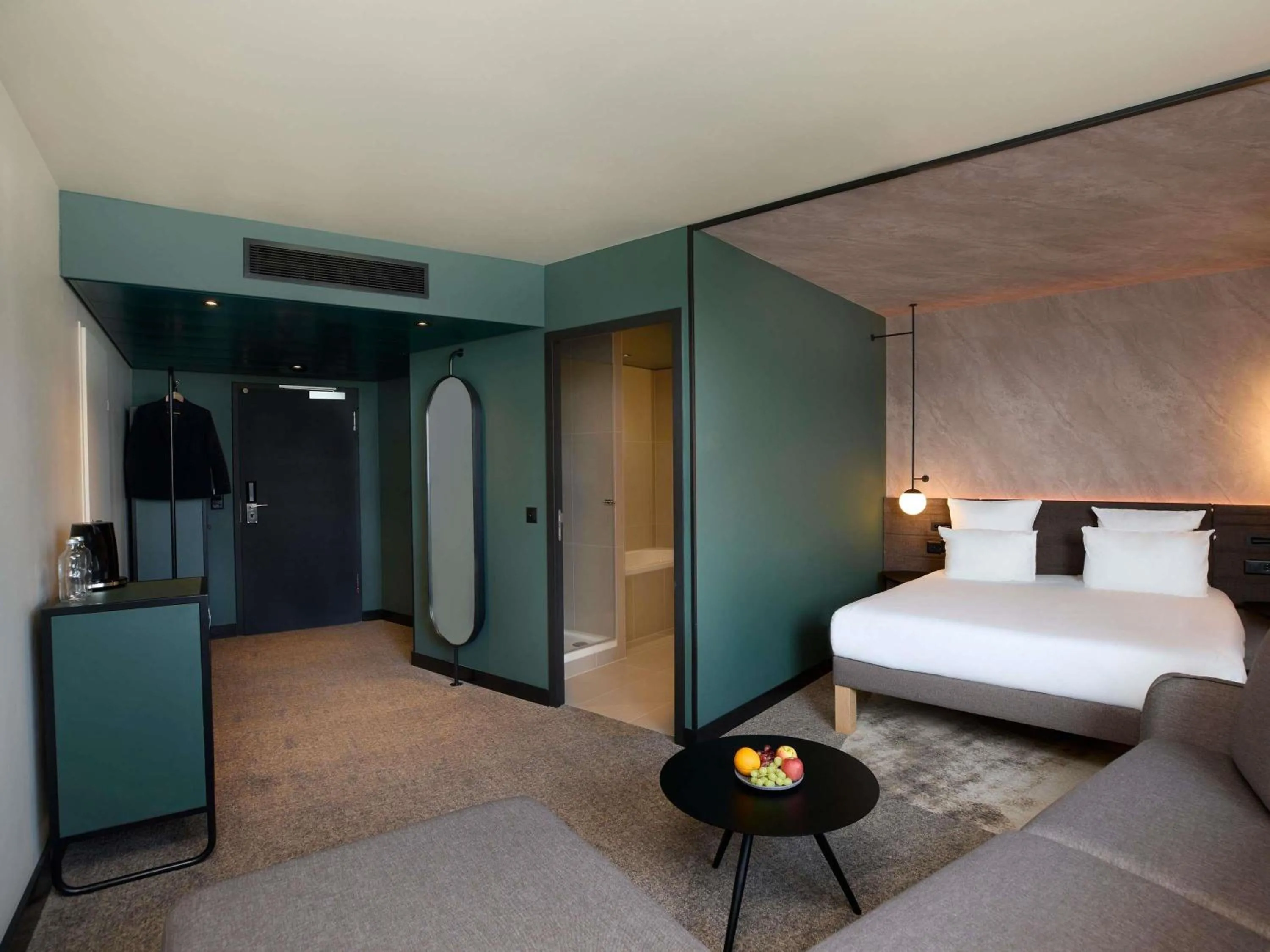 Bedroom, Bed in Novotel Bern Expo