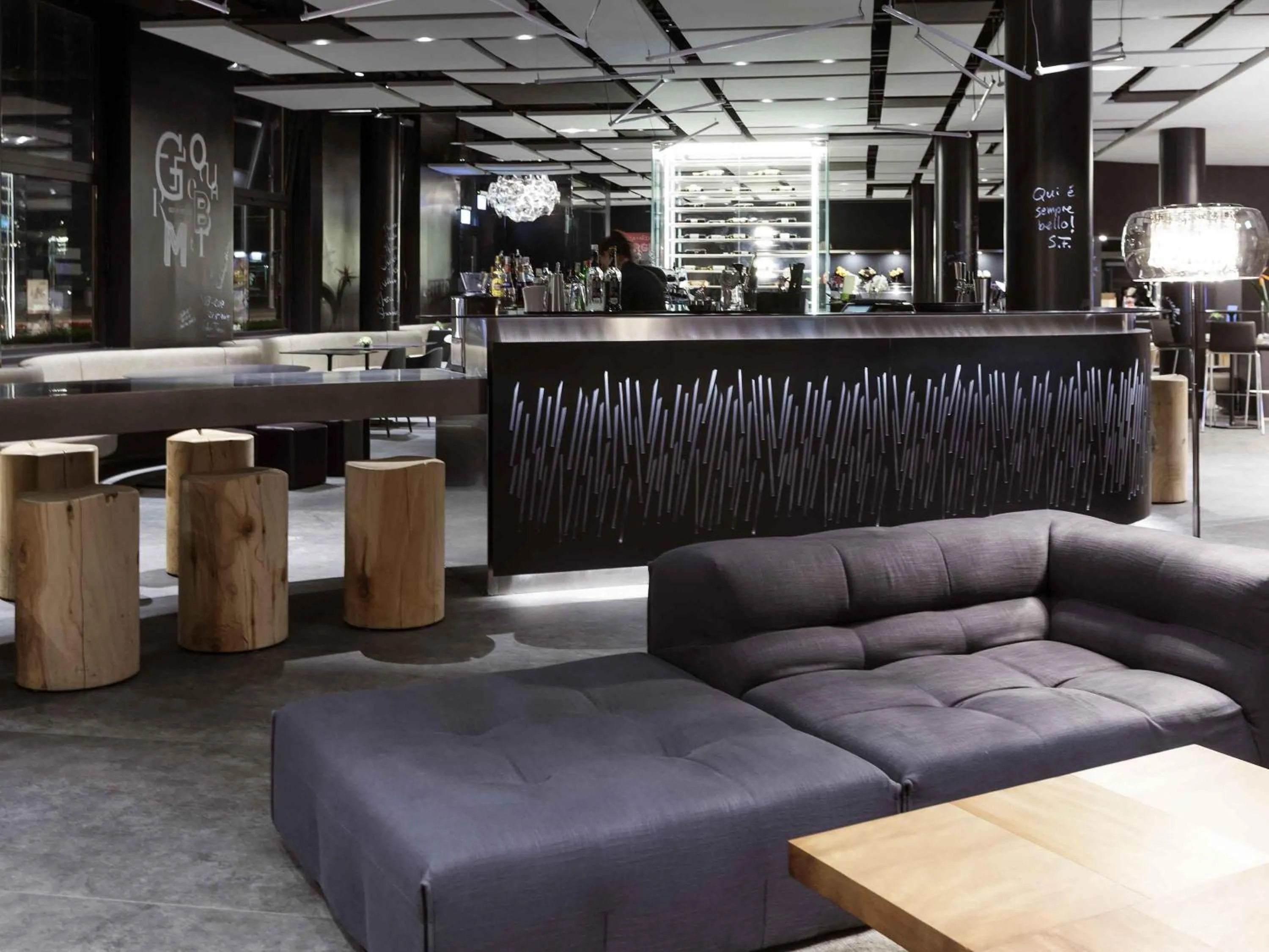 Lounge or bar in Novotel Bern Expo