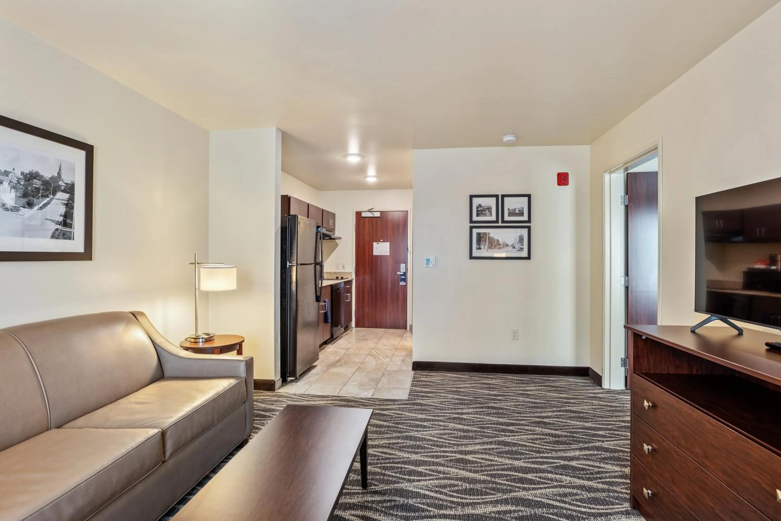 TV and multimedia, Bed in Cobblestone Hotel & Suites - Little Chute