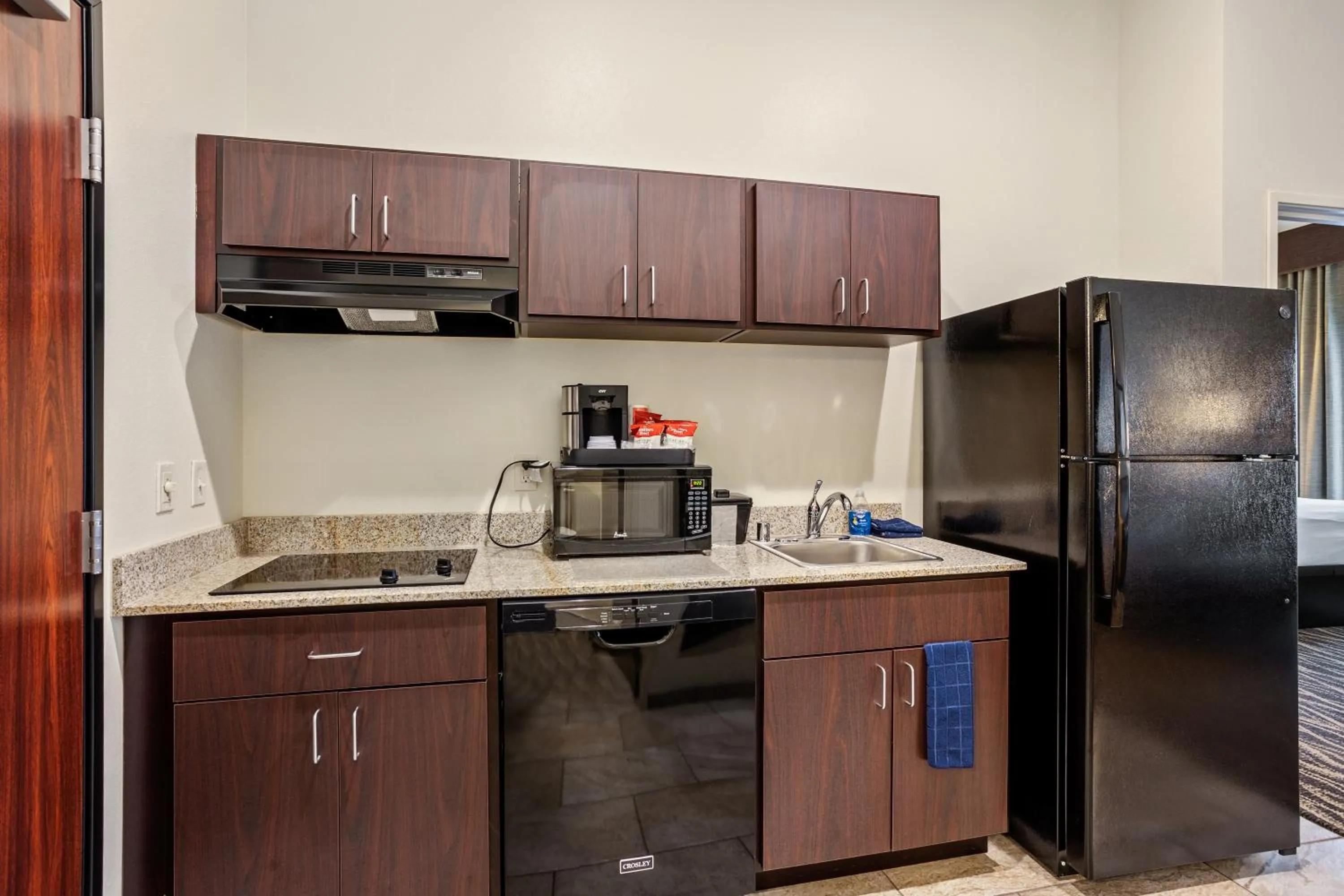 Kitchen or kitchenette in Cobblestone Hotel & Suites - Little Chute