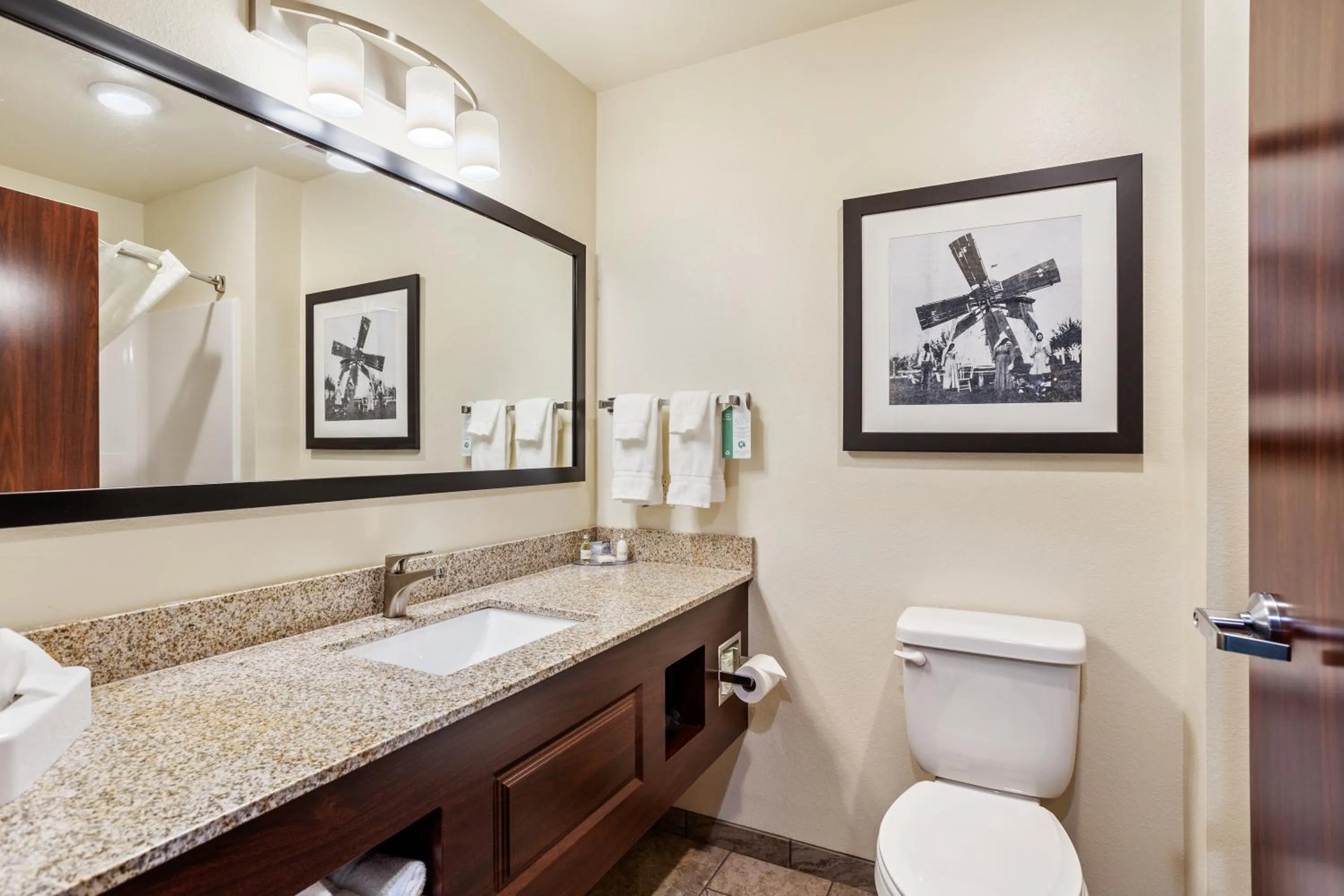 Bathroom in Cobblestone Hotel & Suites - Little Chute