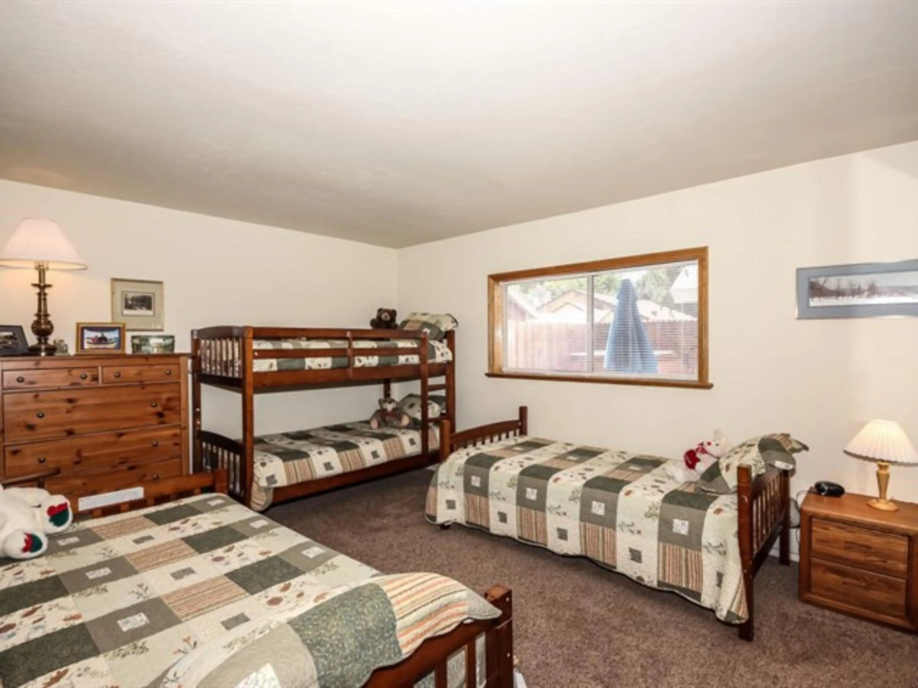 Bedroom, Bed in Idle Hours Inn - 1945 by Big Bear Vacations