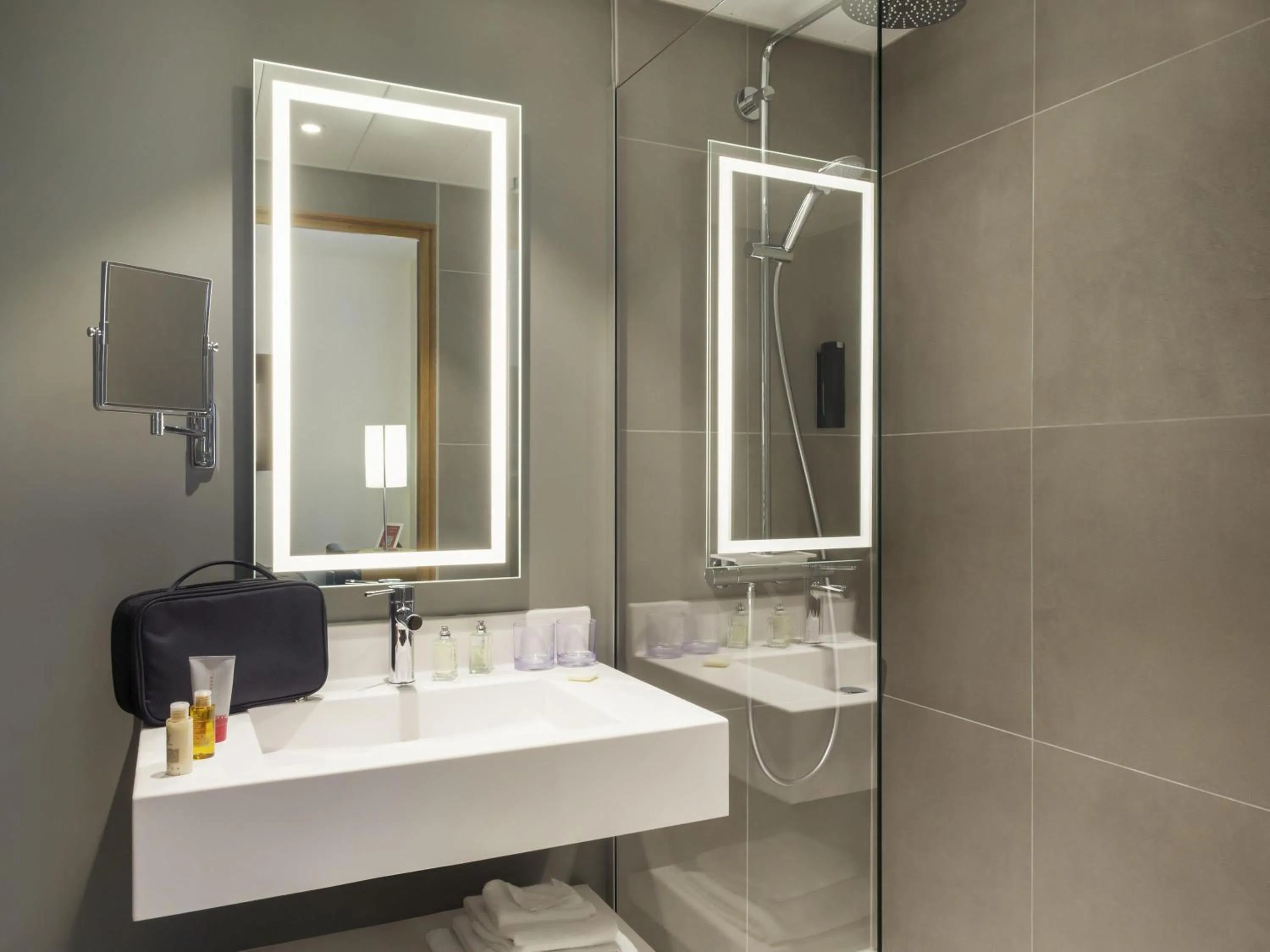 Bedroom in Novotel Genève Centre