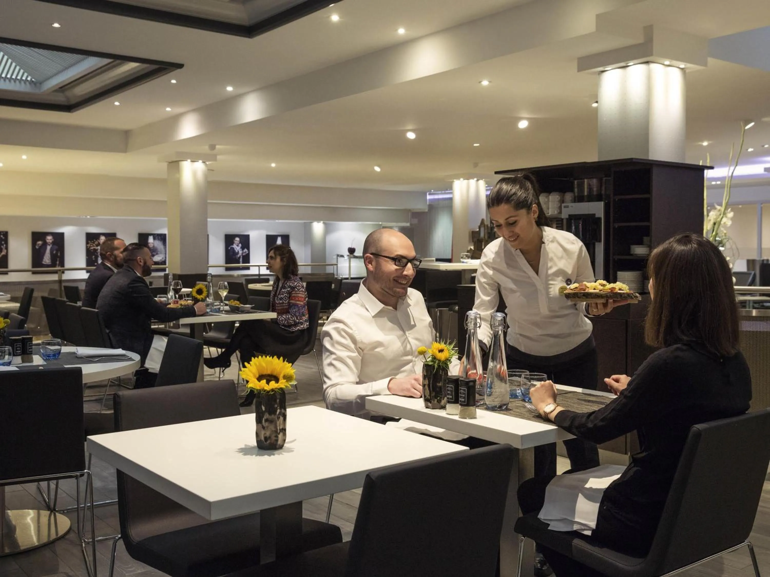 Restaurant/places to eat in Novotel Genève Centre