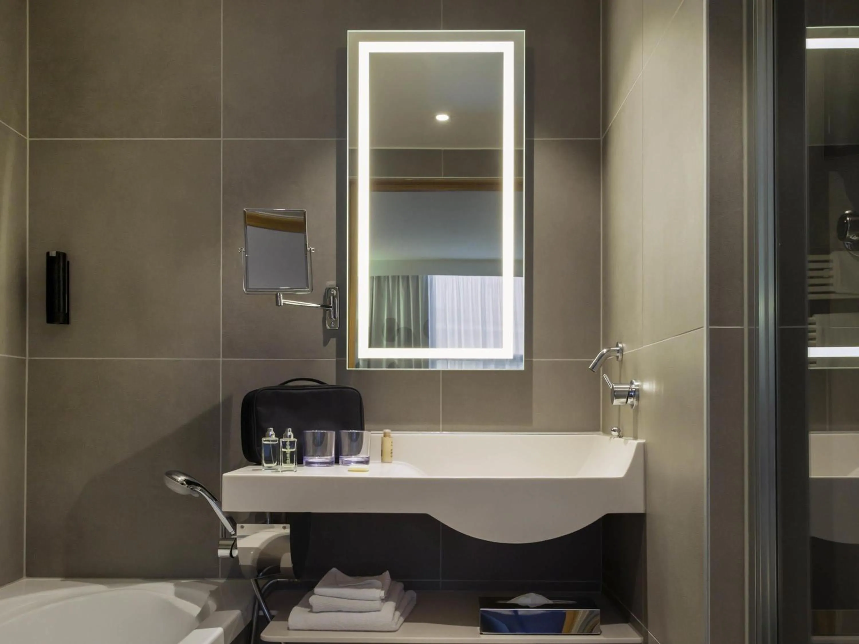 Bedroom in Novotel Genève Centre