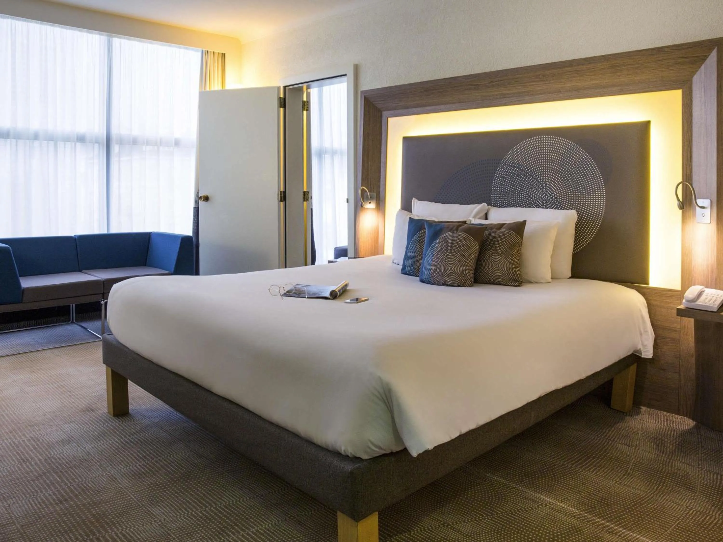 Photo of the whole room, Bed in Novotel Genève Centre
