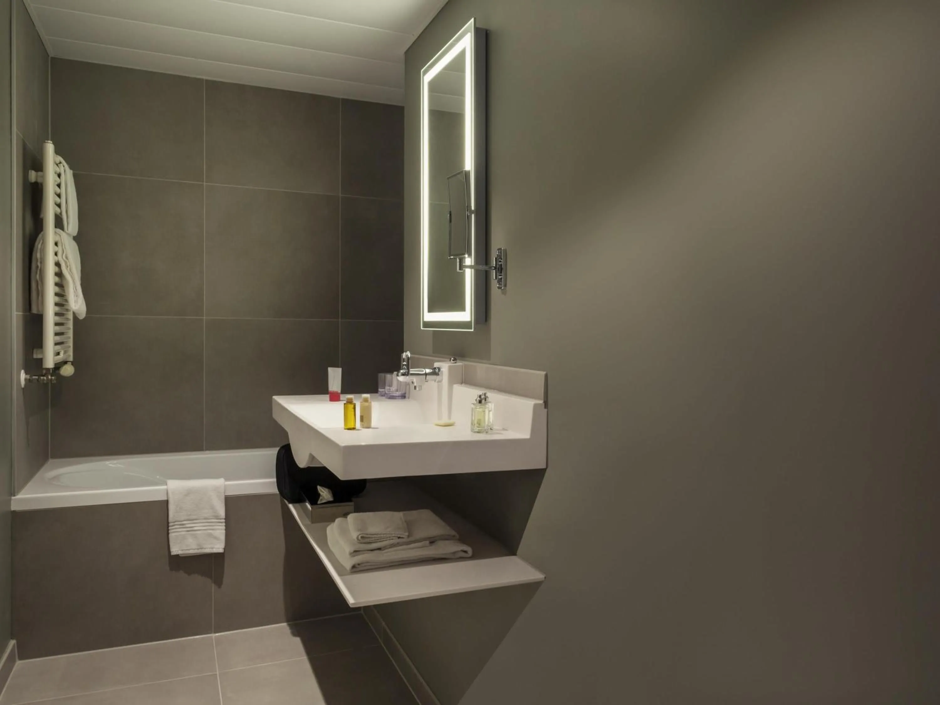 Bedroom in Novotel Genève Centre