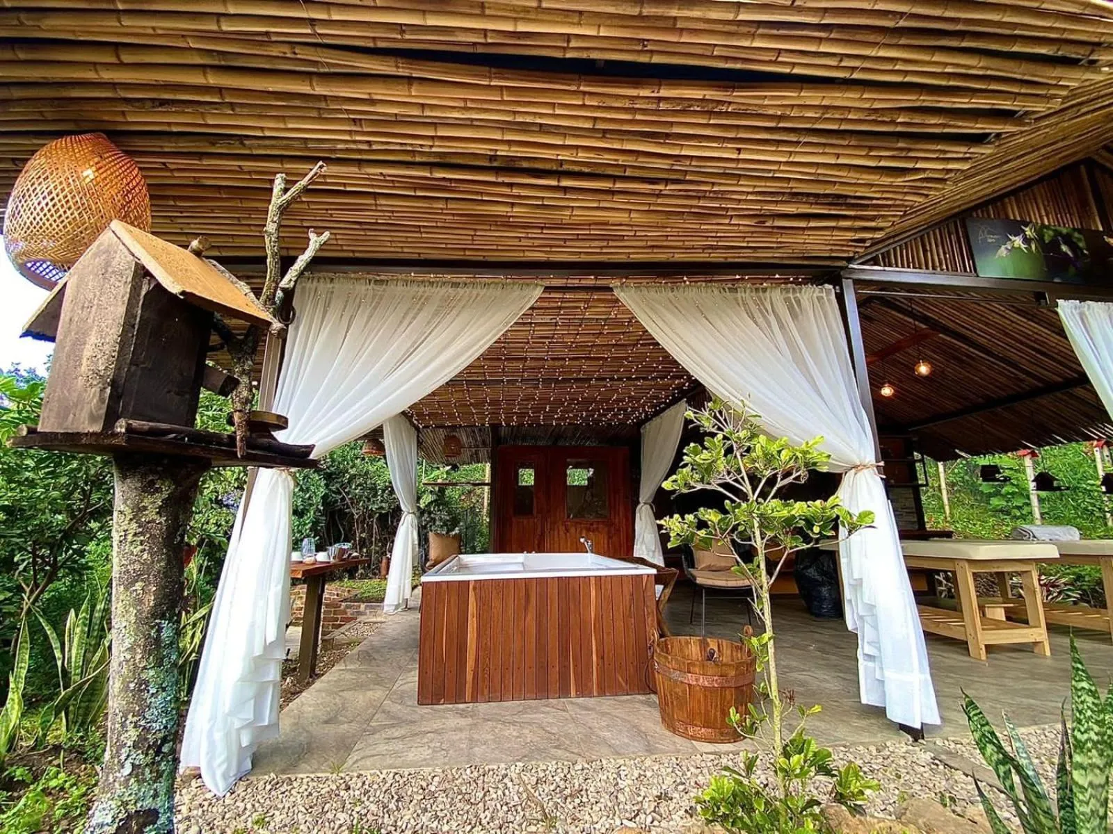 Hot Tub in Natubri Ecohotel