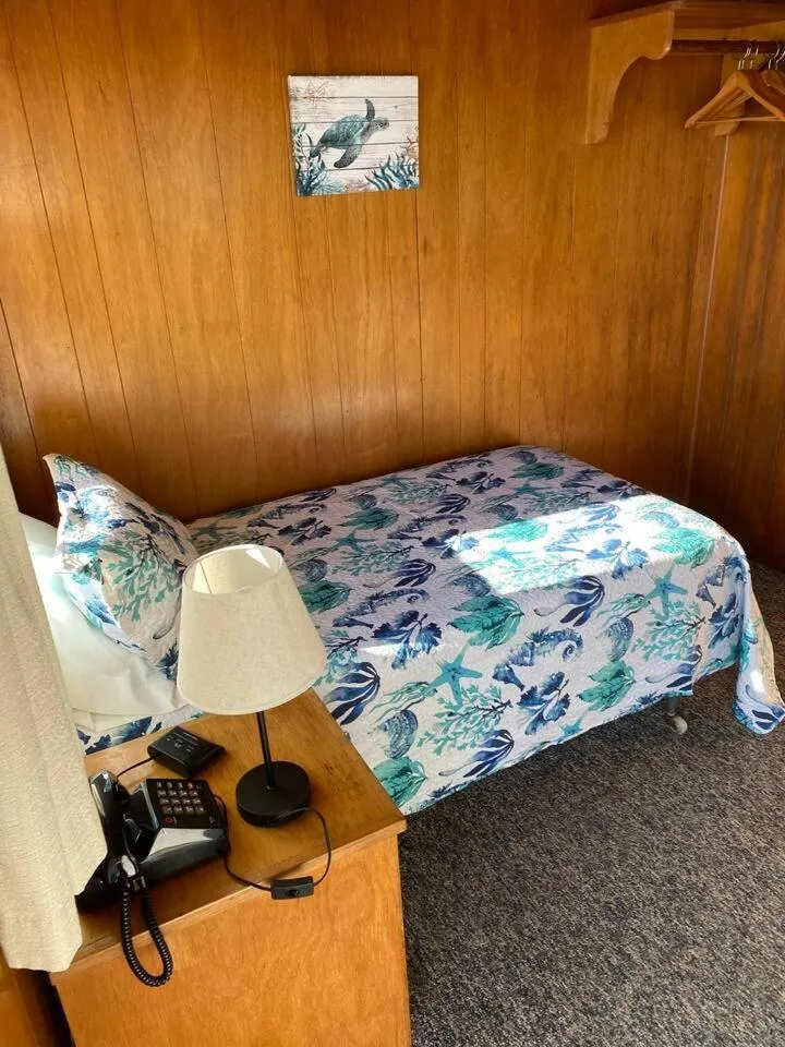 Bed in Curley's Resort & Dive Center
