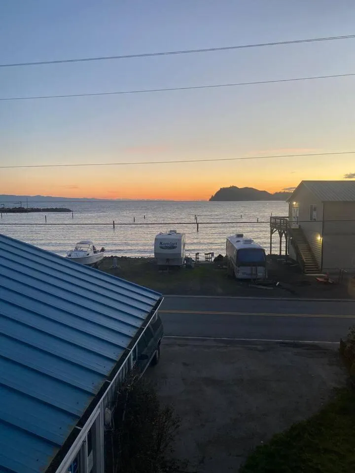 Curley's Resort & Dive Center