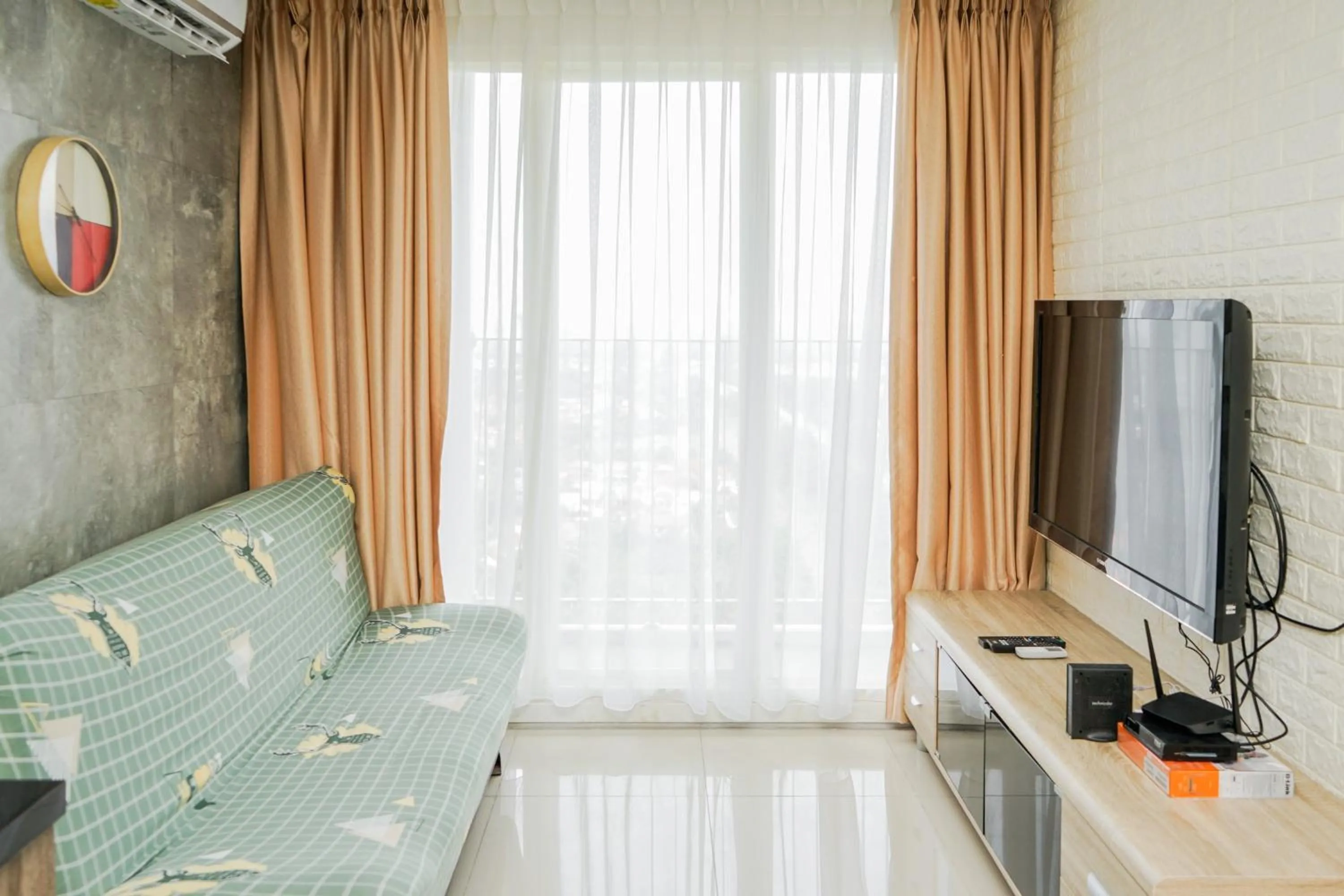 Living room in Cozy 2BR Apartment at Tuscany Residences With Garden View By Travelio