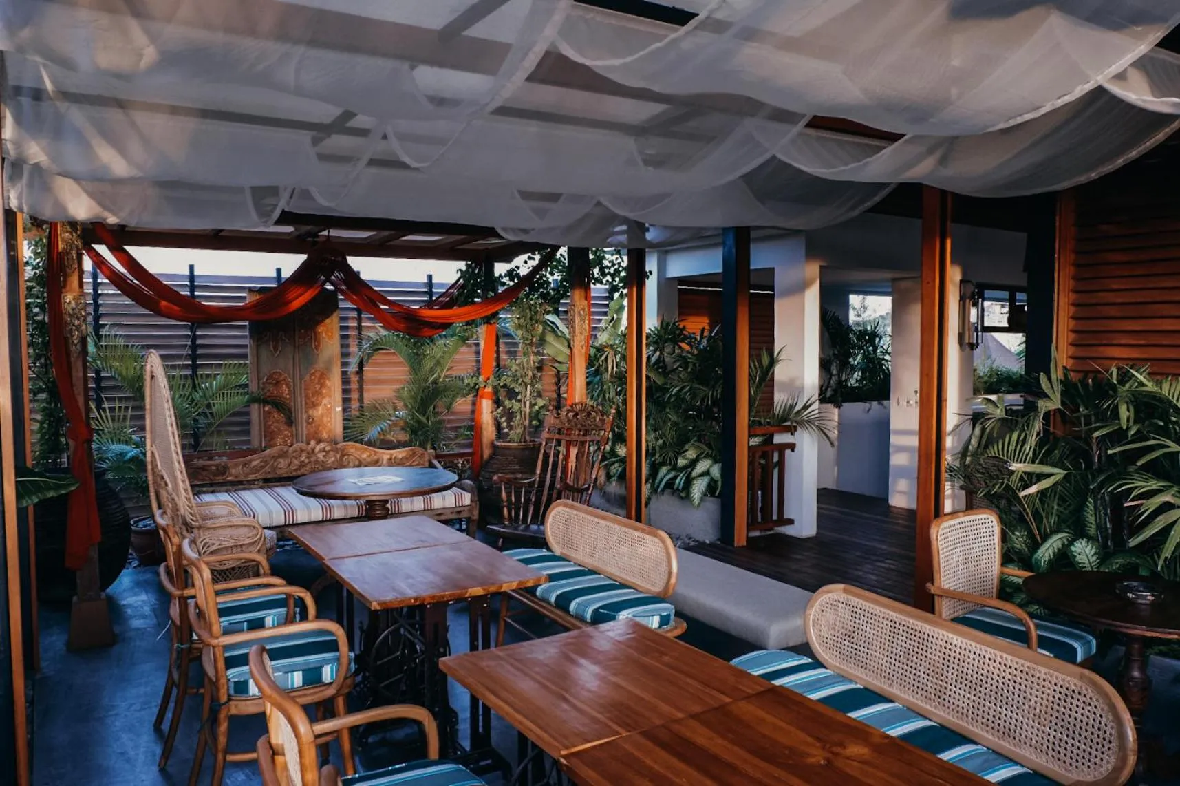 Restaurant/places to eat in Sampatti Villas