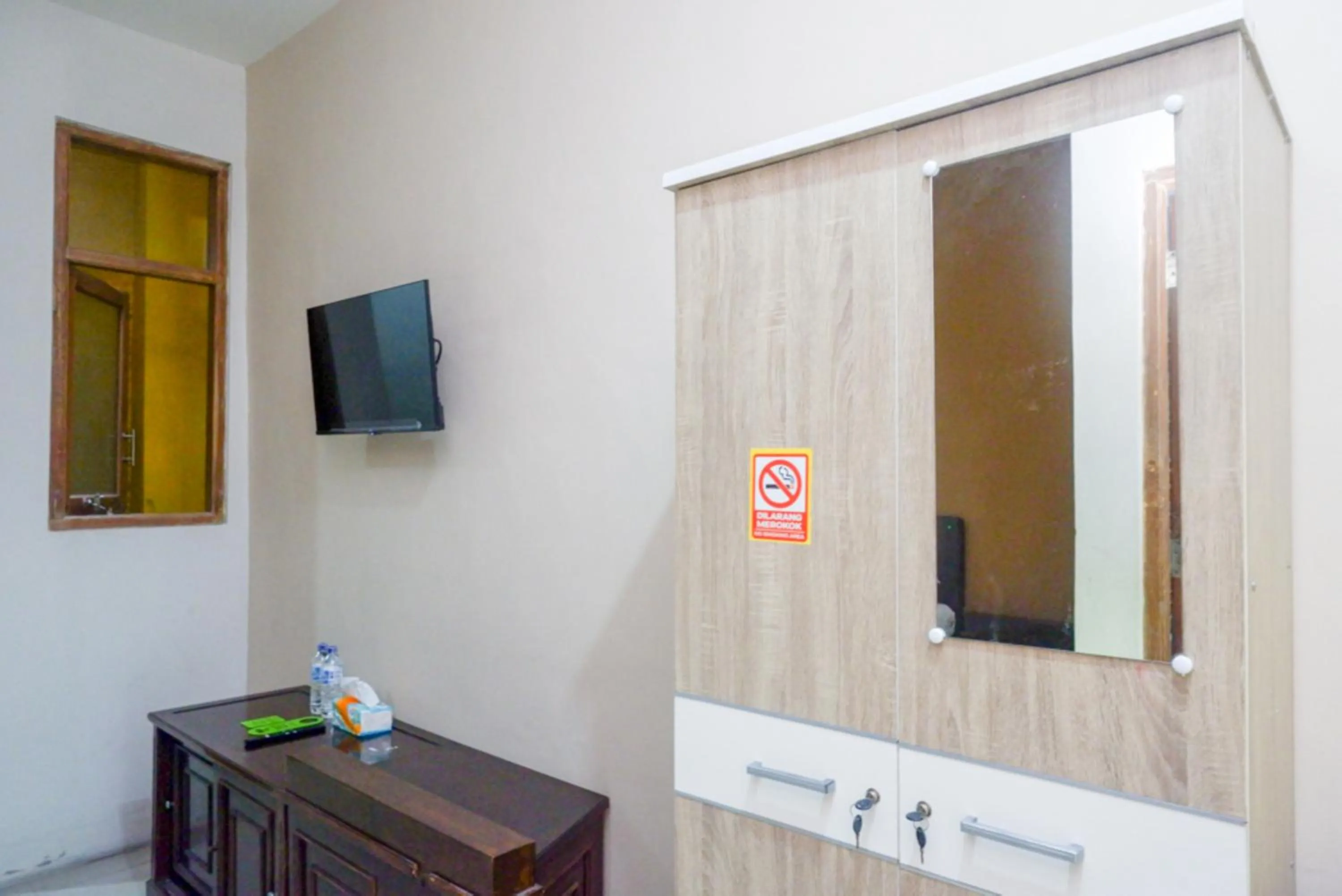 Urbanview Hotel Blok O International by RedDoorz