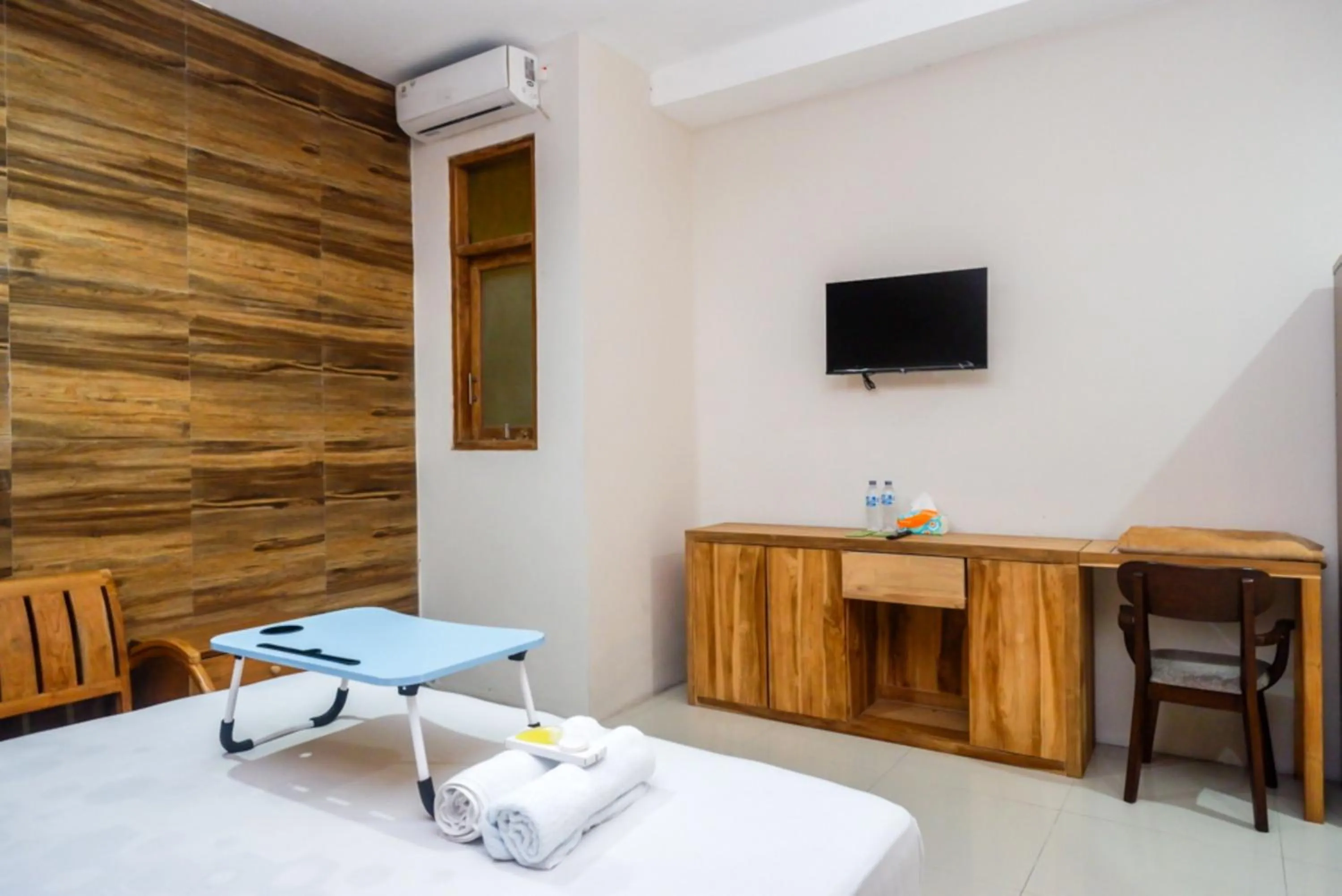 Urbanview Hotel Blok O International by RedDoorz