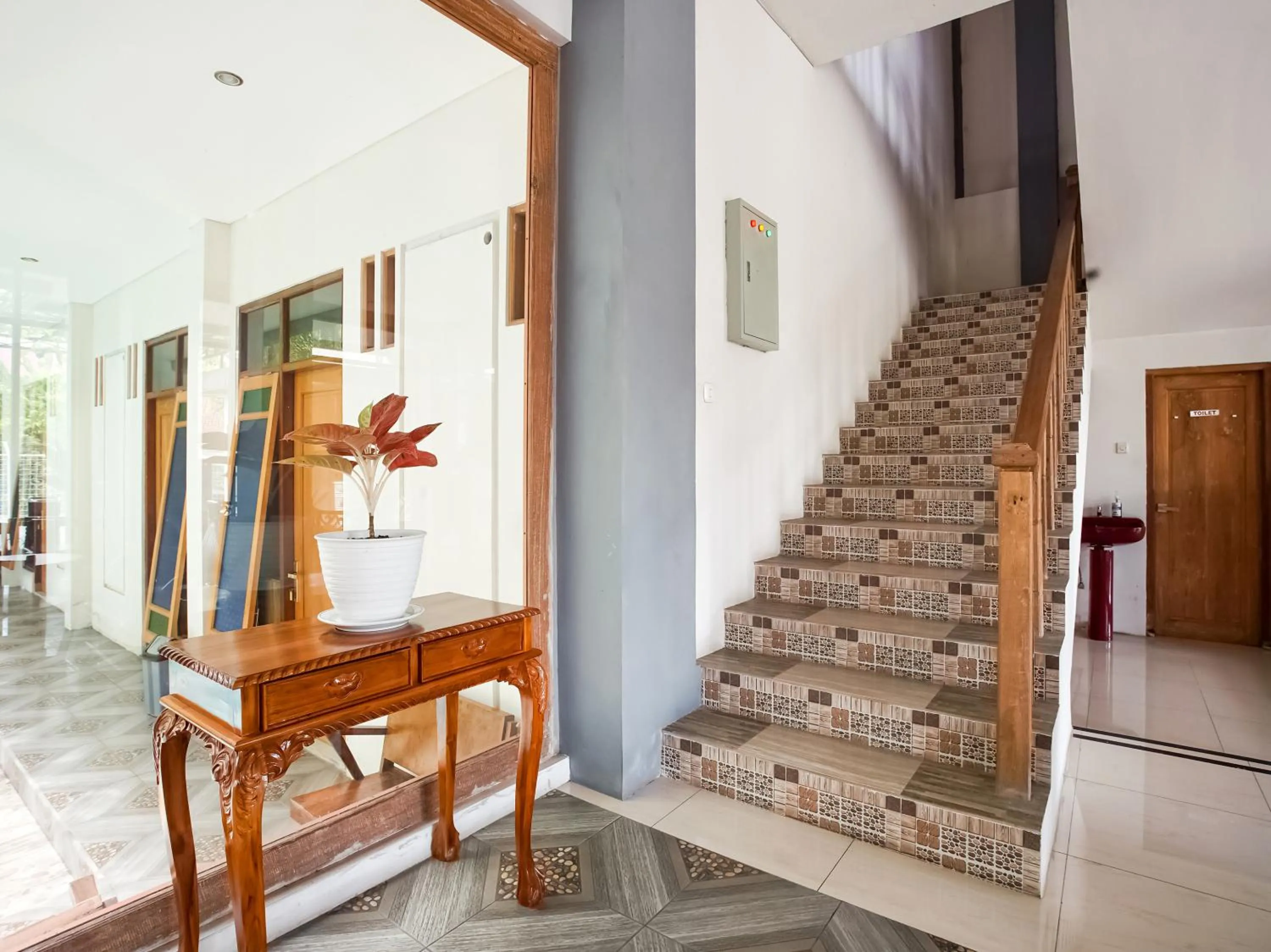 Area and facilities in Urbanview Hotel Blok O International by RedDoorz