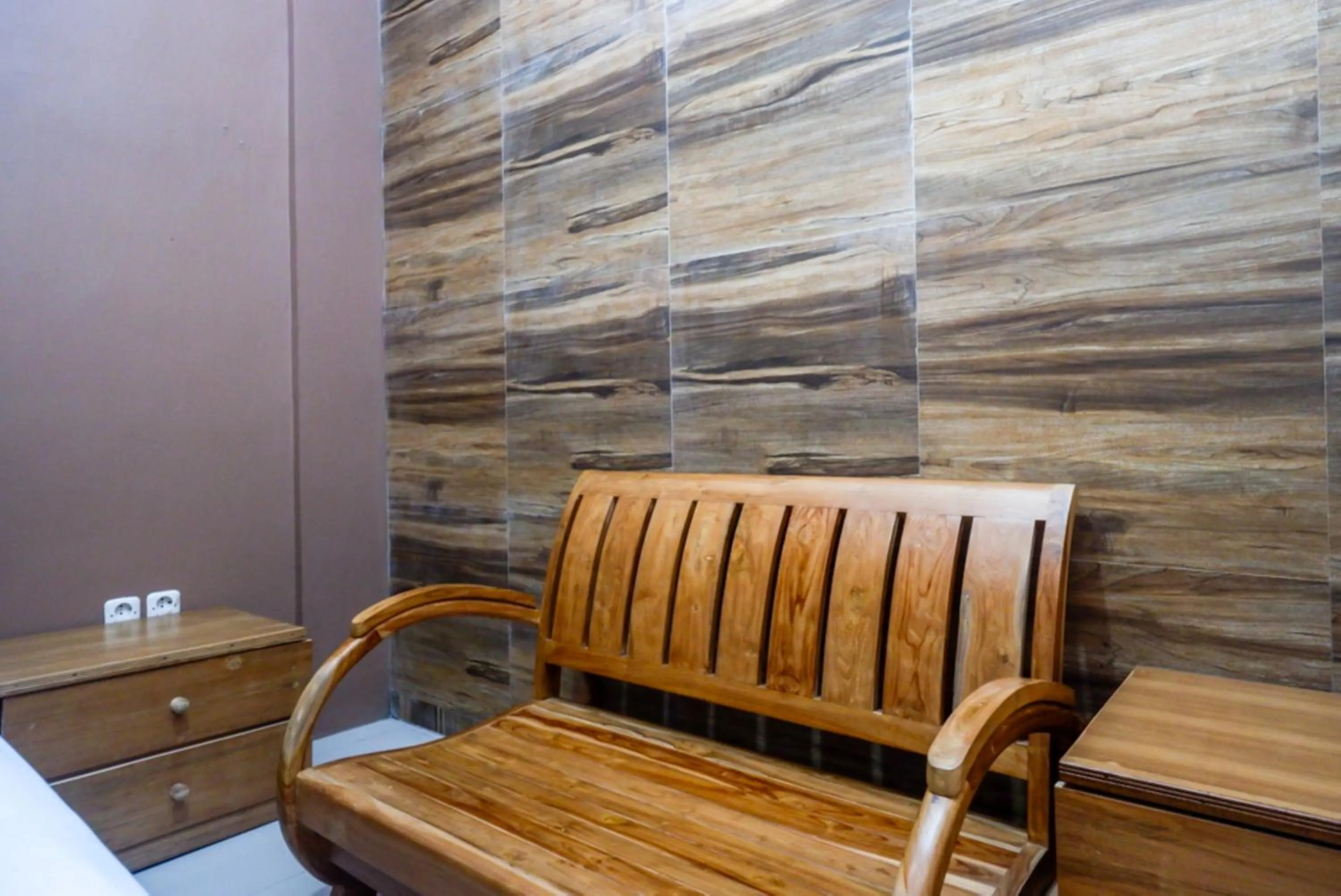 Urbanview Hotel Blok O International by RedDoorz