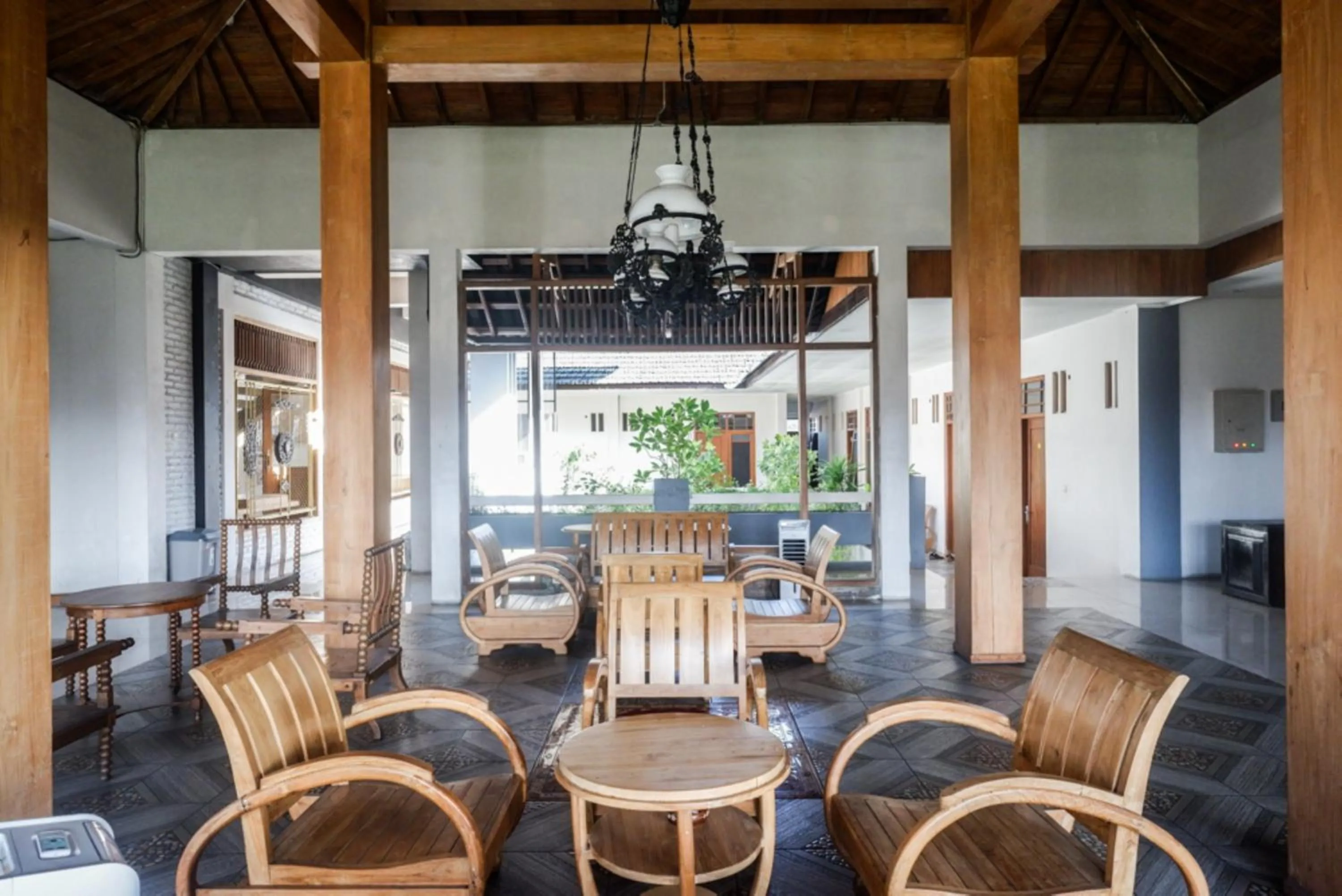 Urbanview Hotel Blok O International by RedDoorz