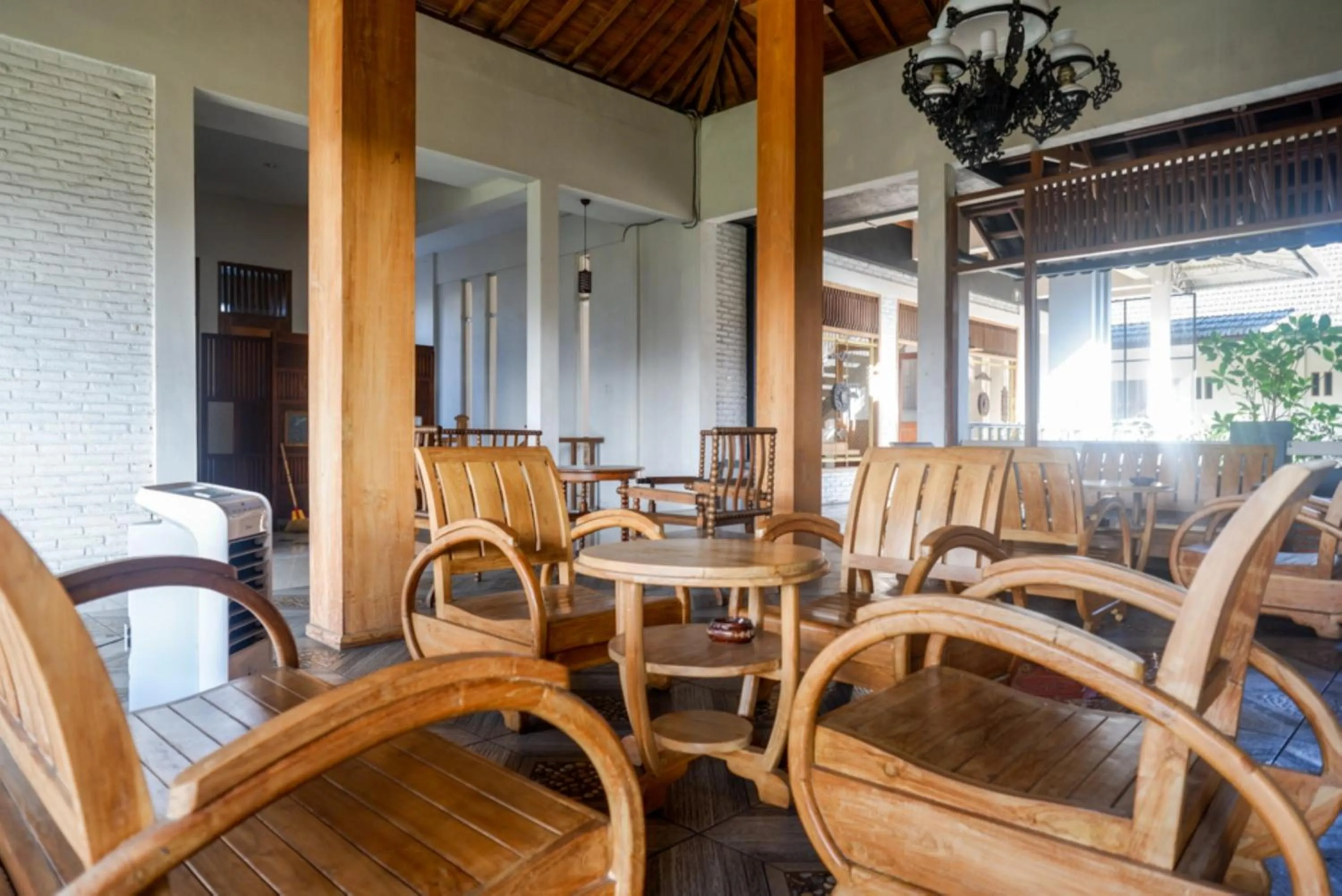 Urbanview Hotel Blok O International by RedDoorz