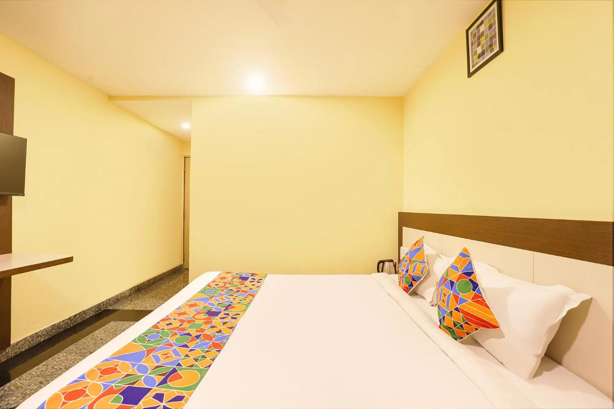 Bed in FabHotel Chamiers Park - Nandanam