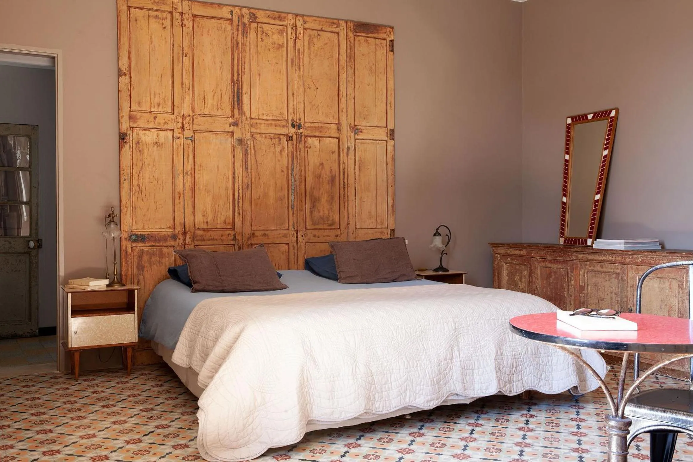 Bedroom, Bed in la maiZon