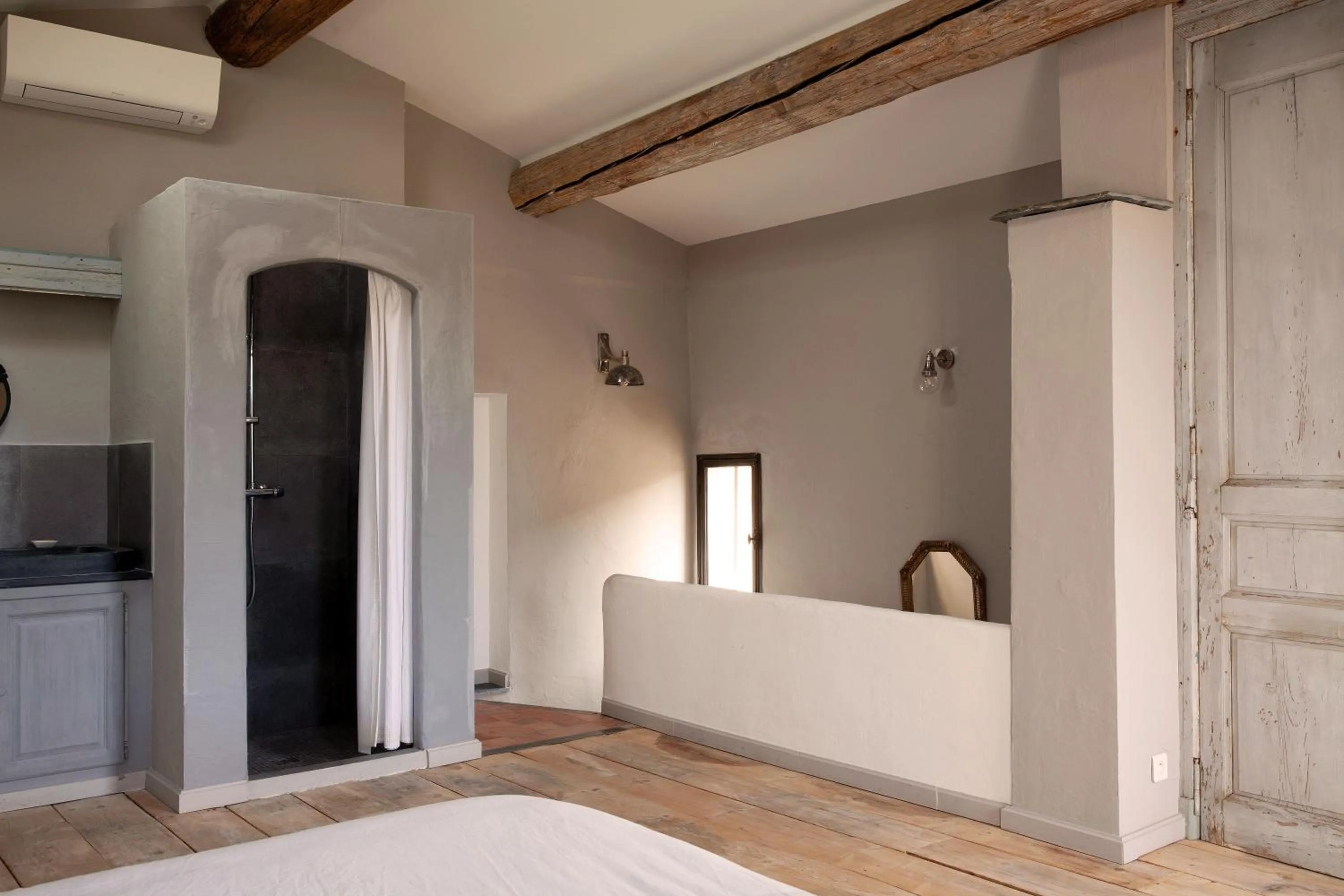 Bedroom, Bed in la maiZon