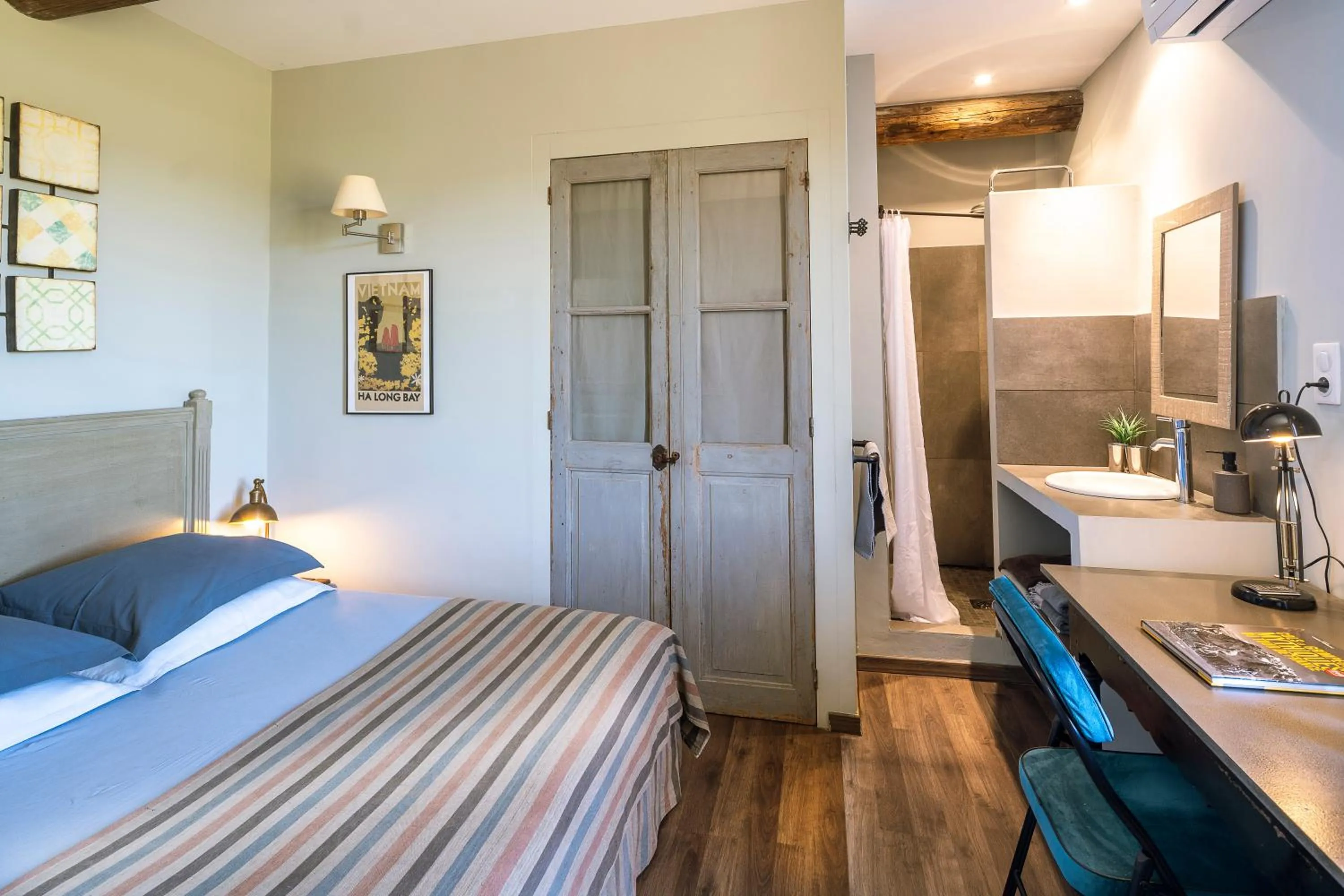 Photo of the whole room, Bed in la maiZon