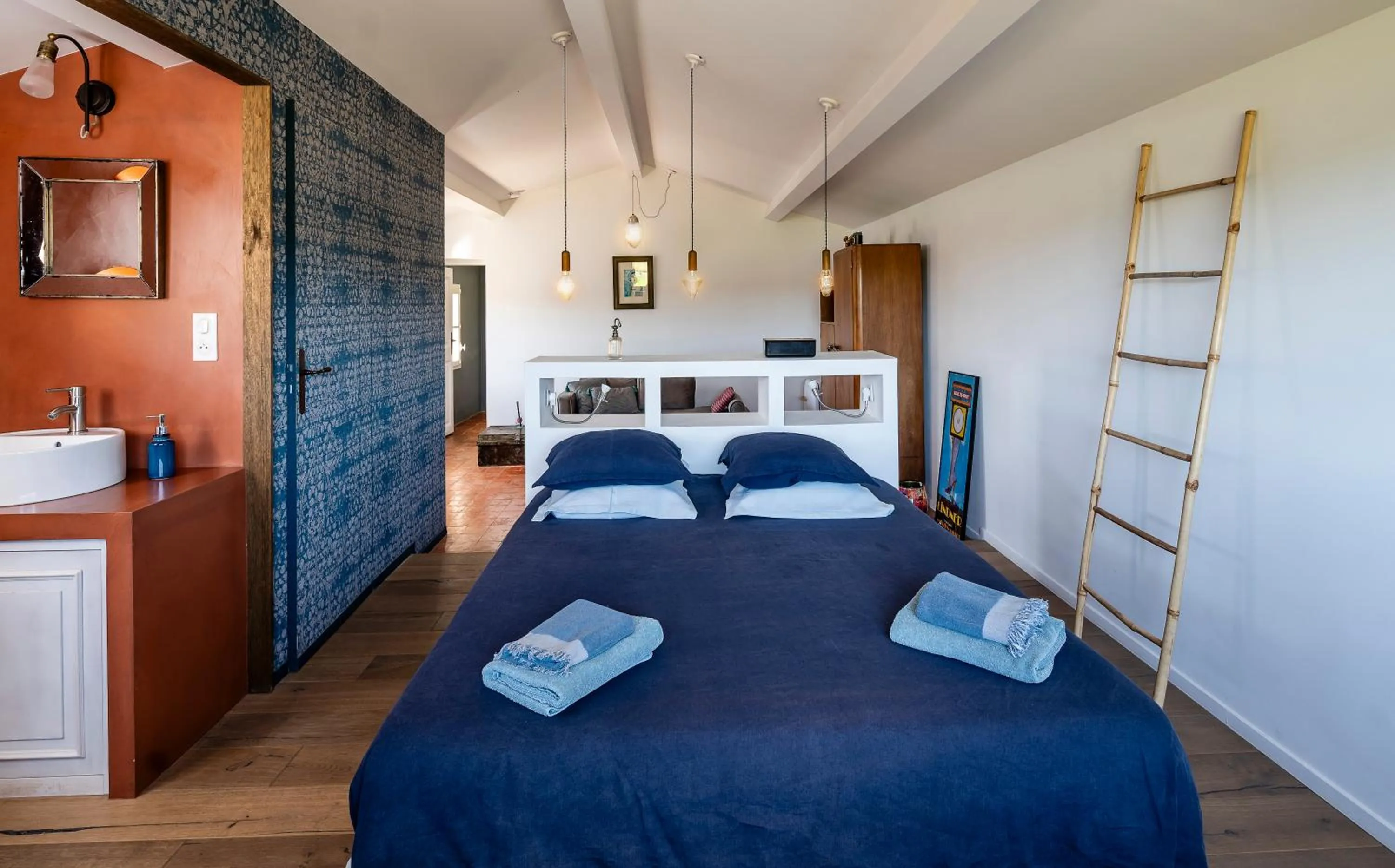 Photo of the whole room, Bed in la maiZon