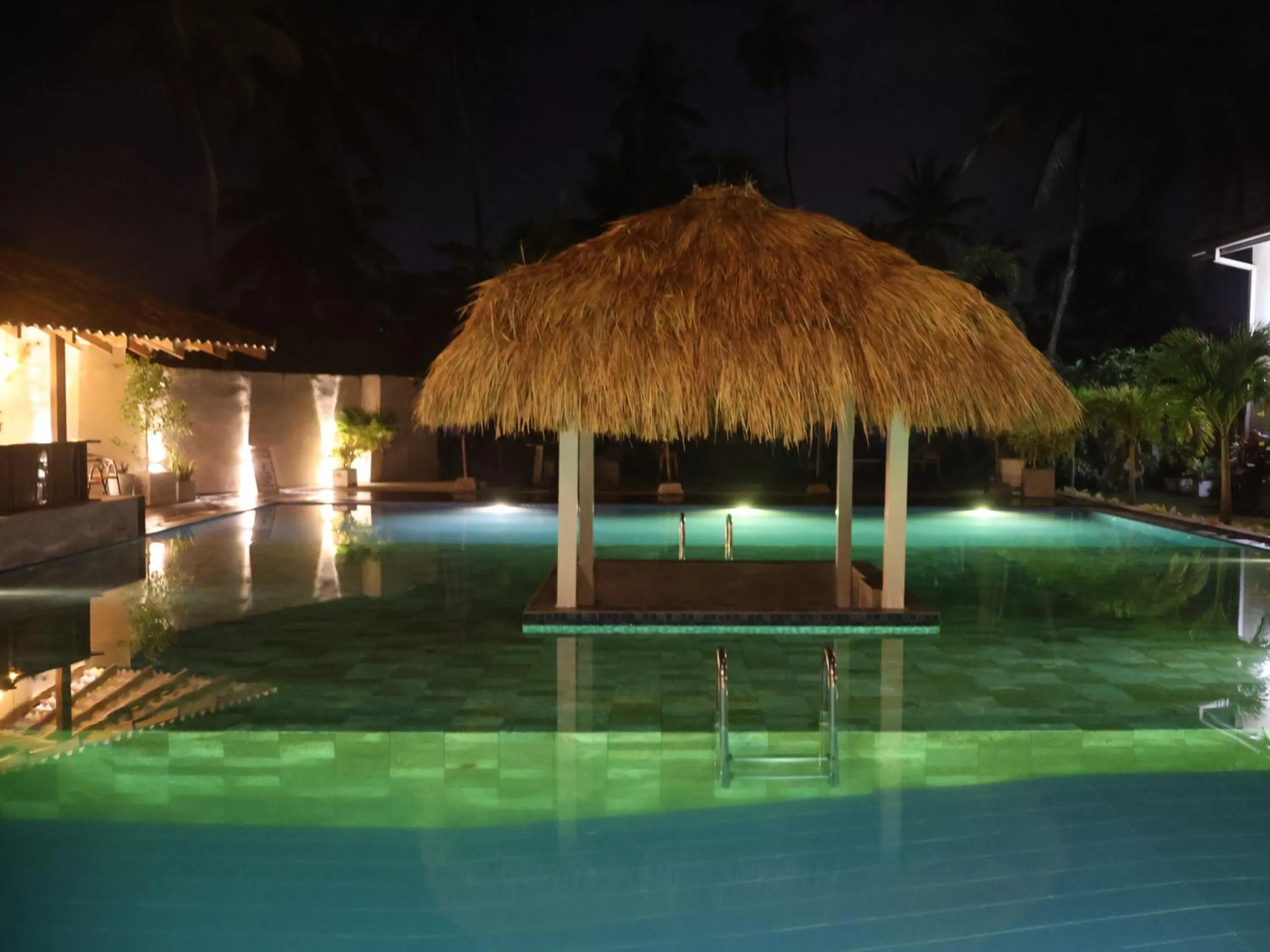 Swimming pool in Handagedara Resort & Spa