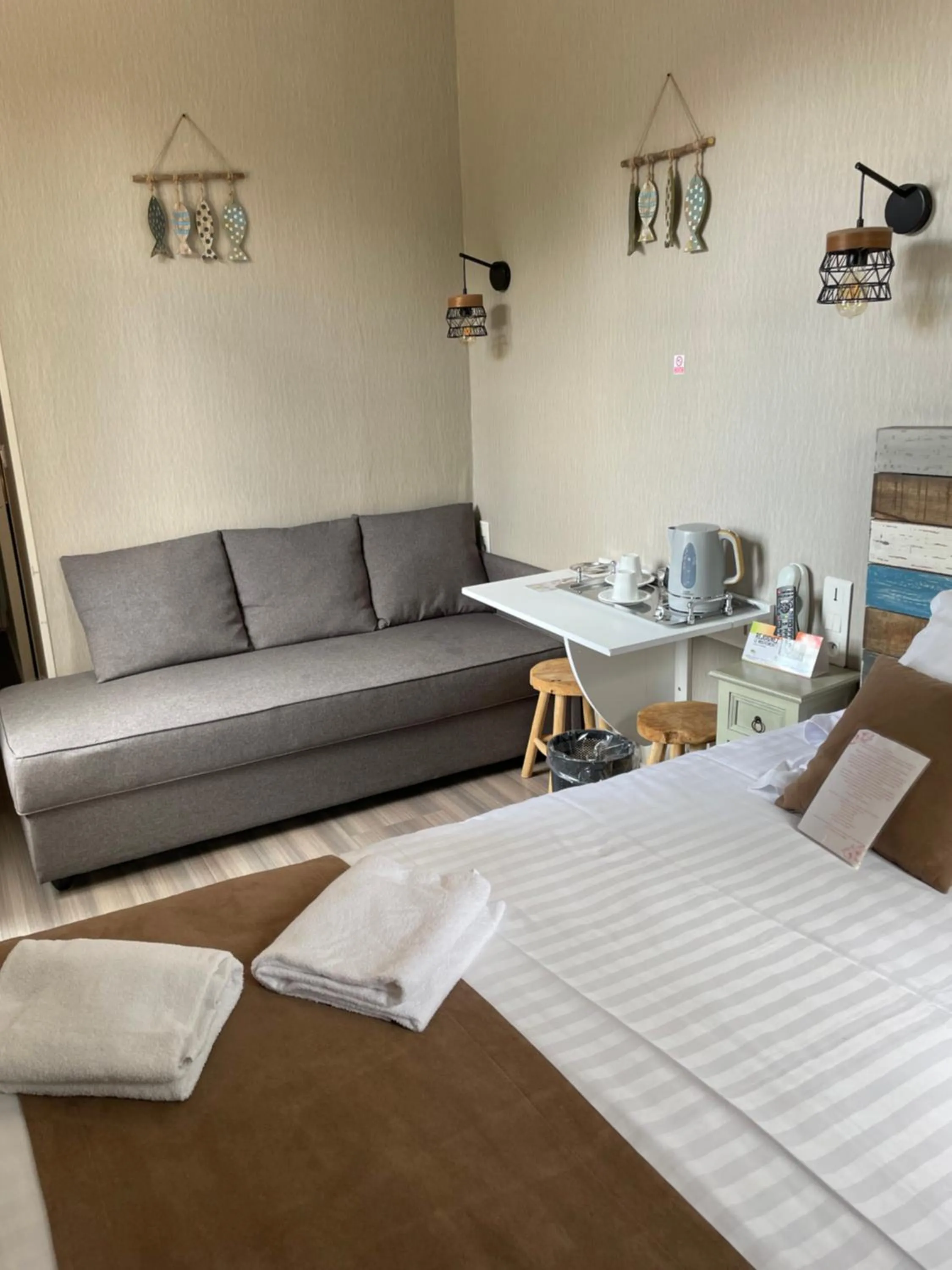 Bed in Logis Hôtel- Restaurant Le Relais Guillaume de Normandy