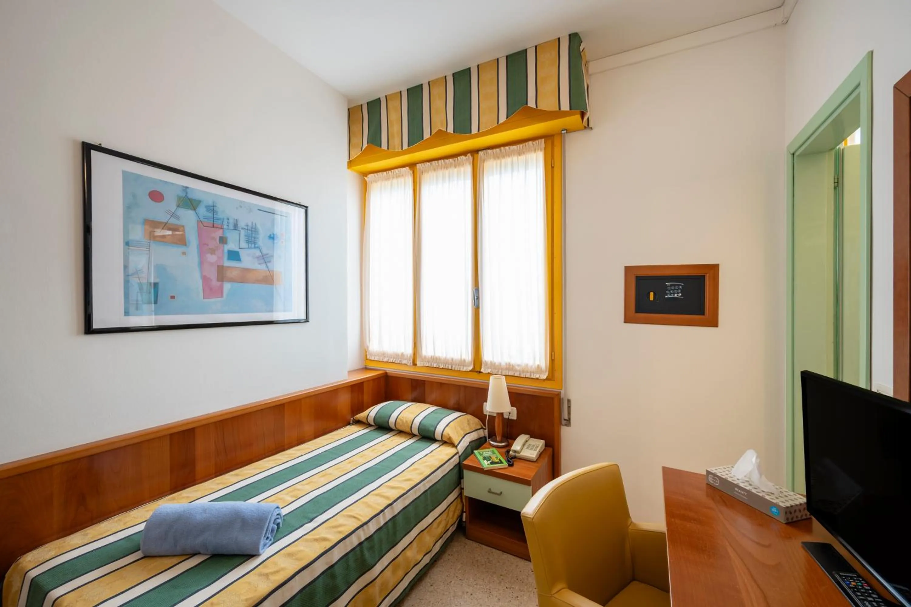 Photo of the whole room, Bed in Hotel Luna