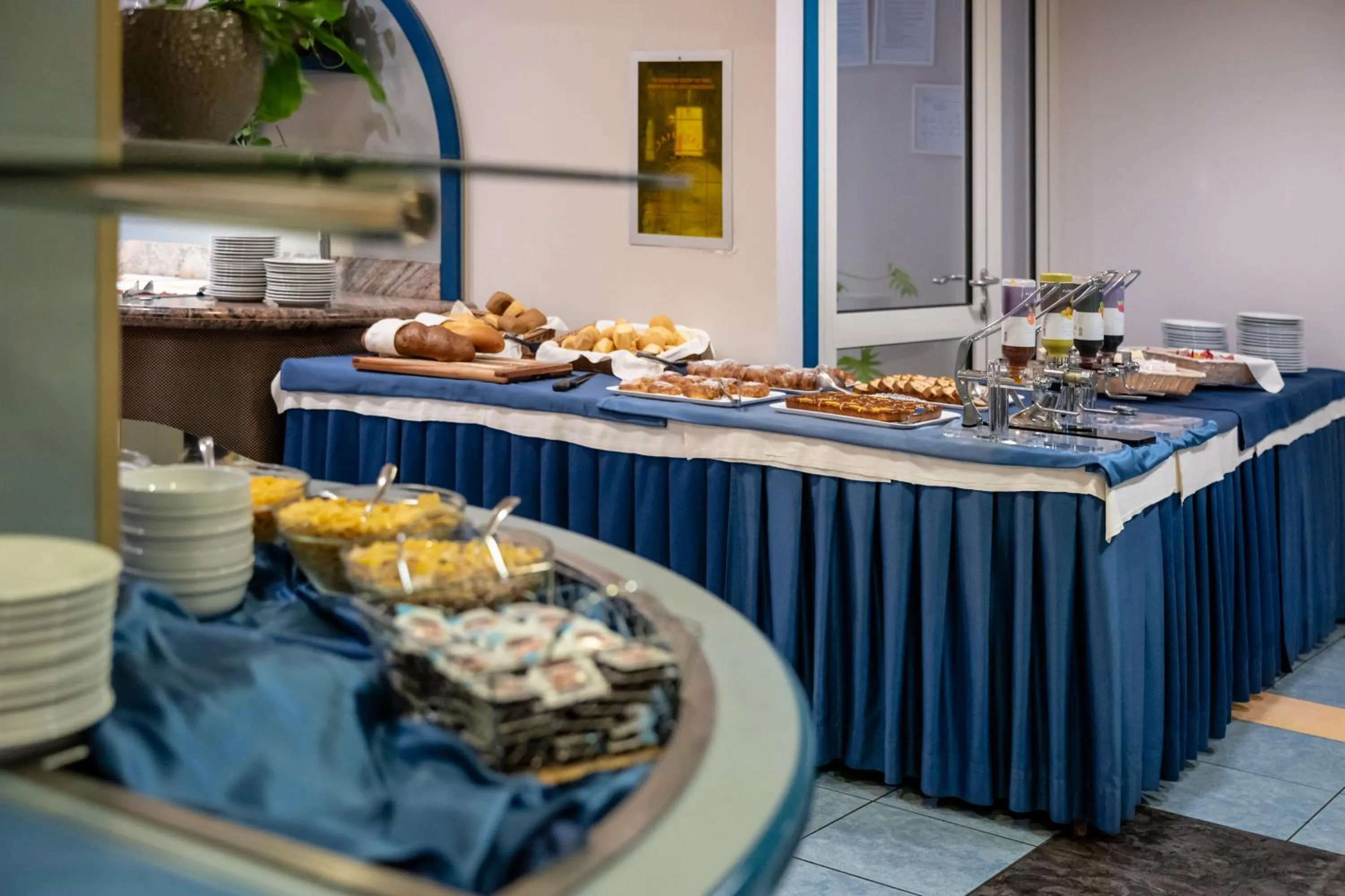 Buffet breakfast in Hotel Luna