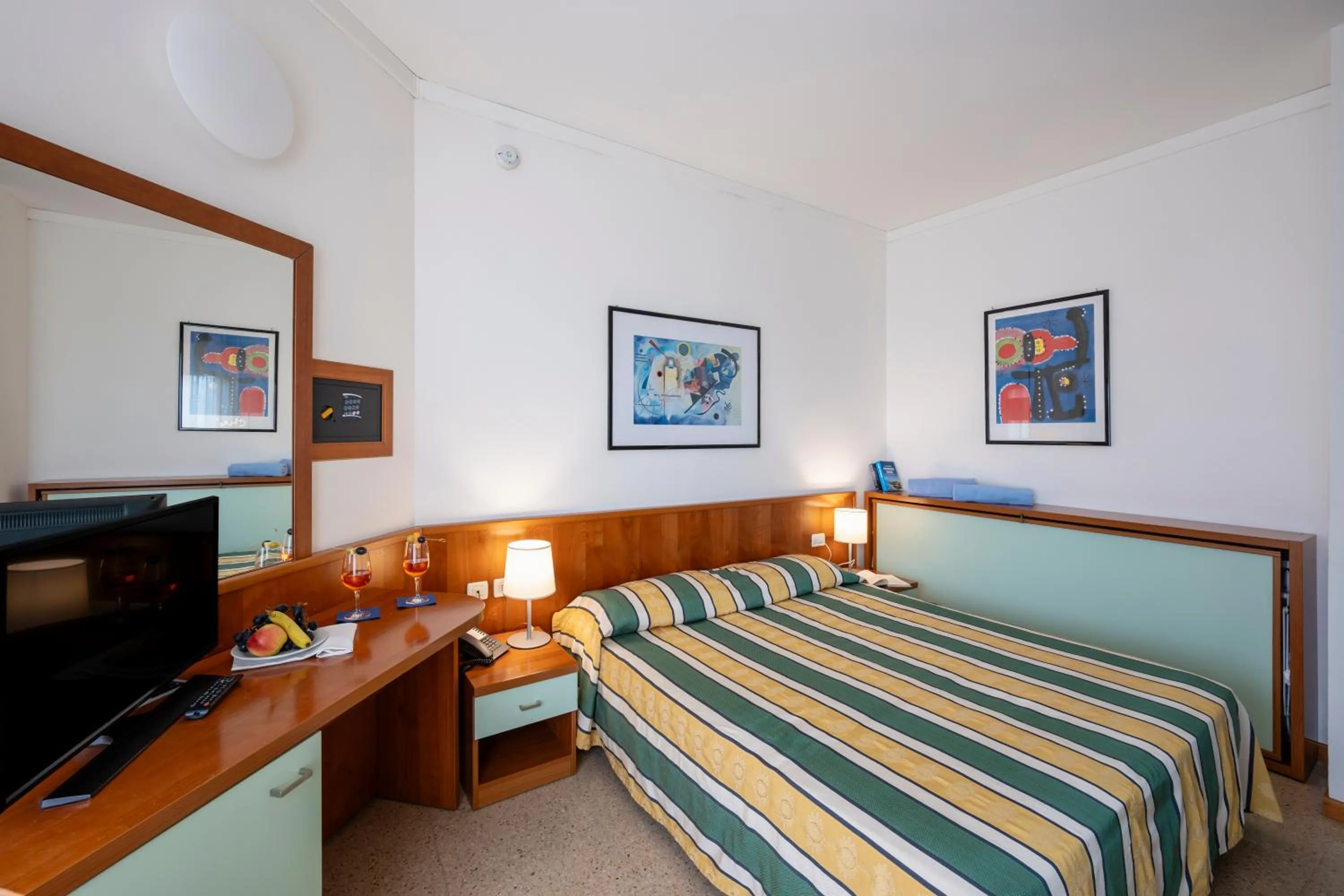 Bedroom, Bed in Hotel Luna