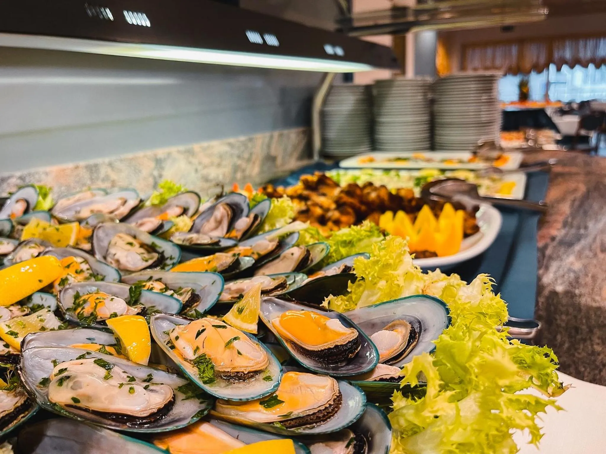 Restaurant/places to eat in Hotel Luna