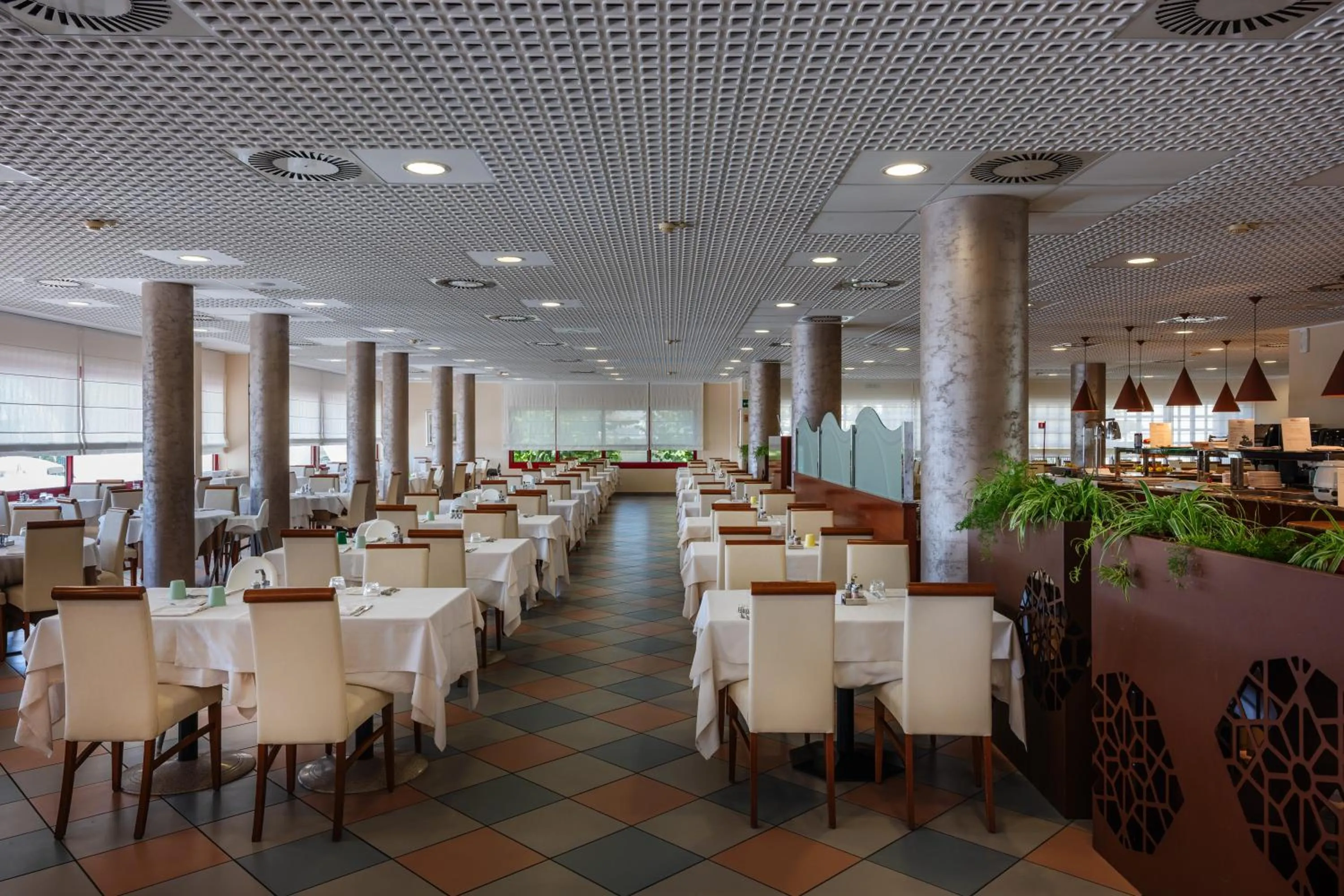 Restaurant/places to eat in Aparthotel Imperial
