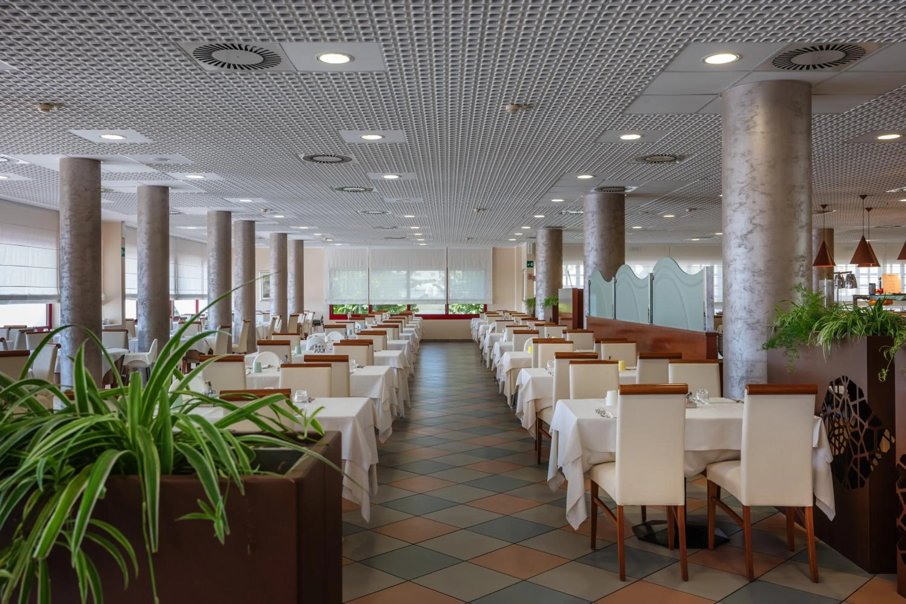 Restaurant/places to eat in Aparthotel Imperial