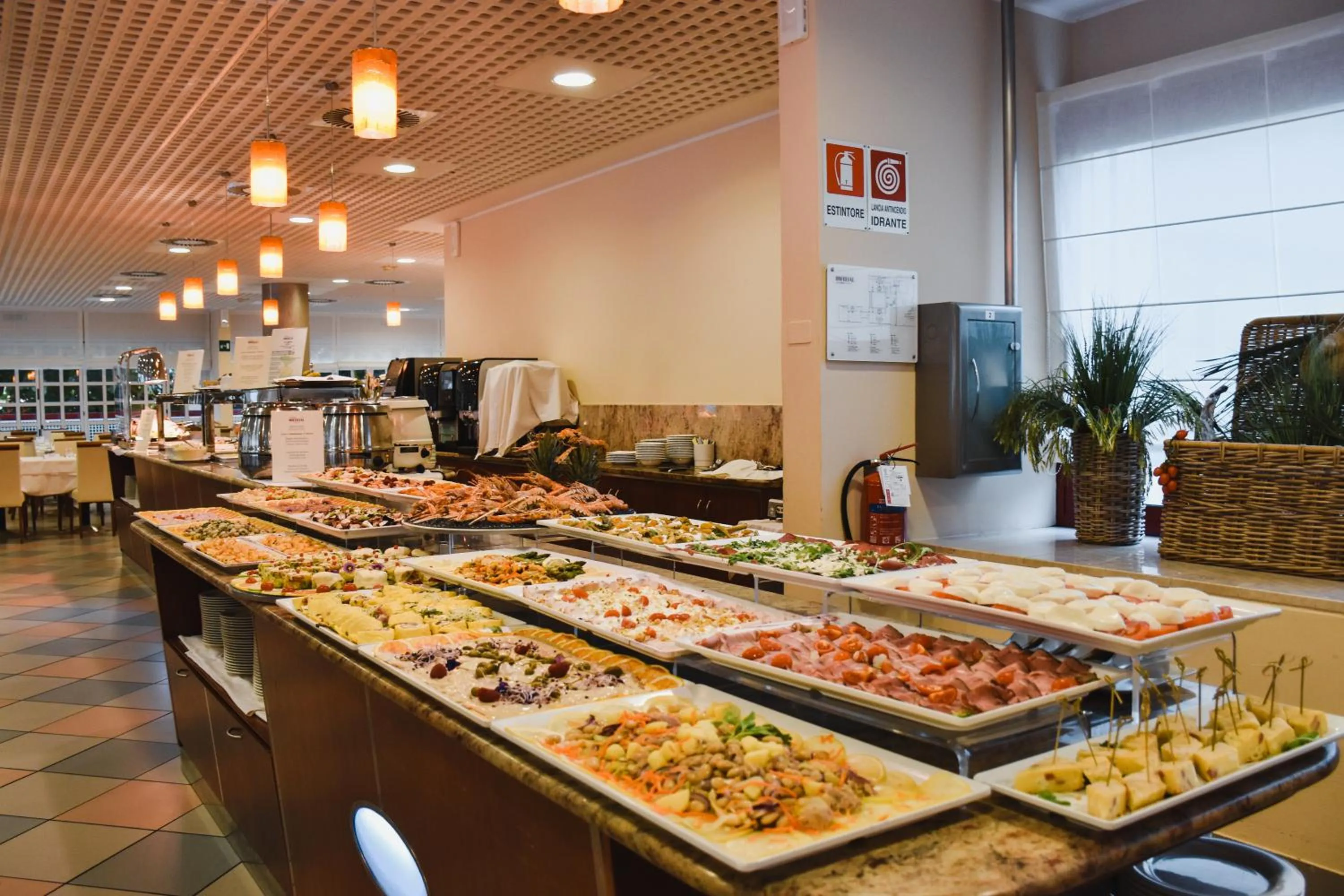 Restaurant/places to eat in Aparthotel Imperial