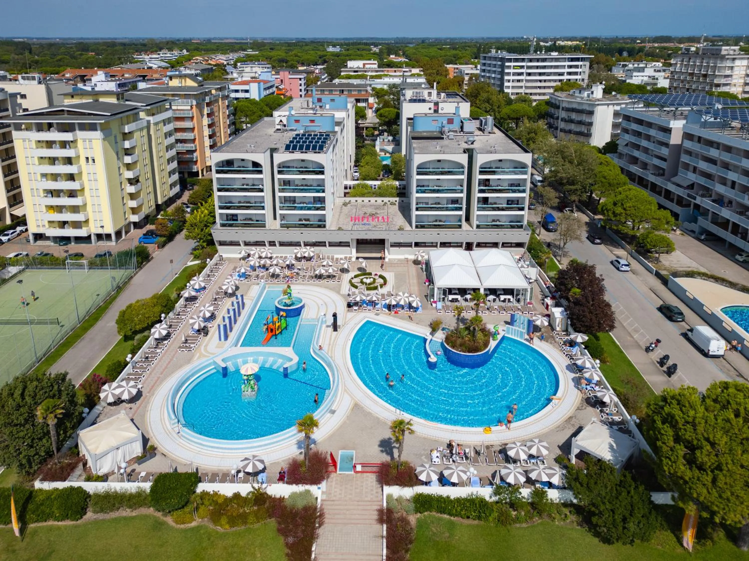 Evening entertainment in Aparthotel Imperial