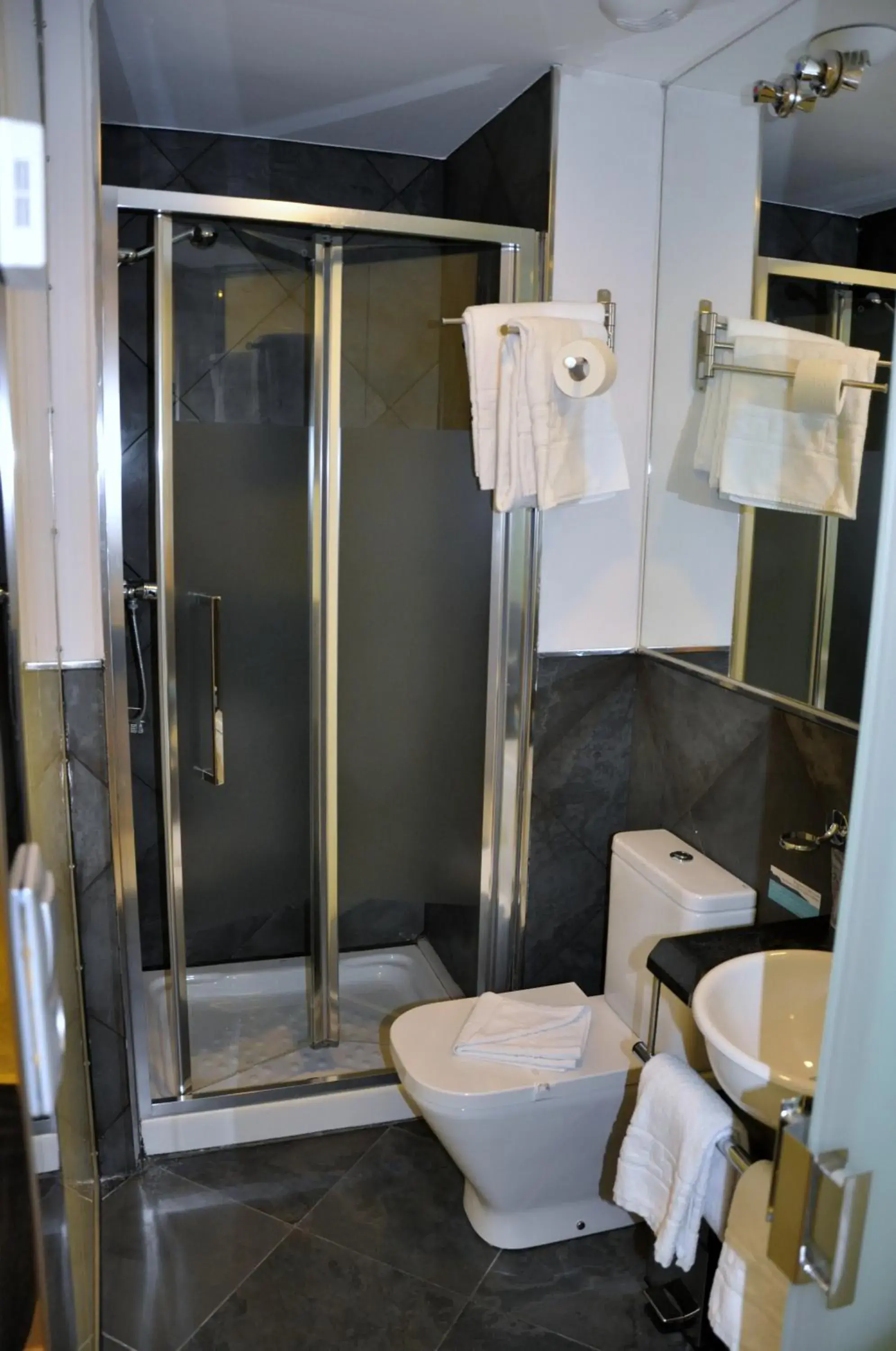 Budget Double Room in Hosteria Santander Budget Double Room in Hosteria Santander