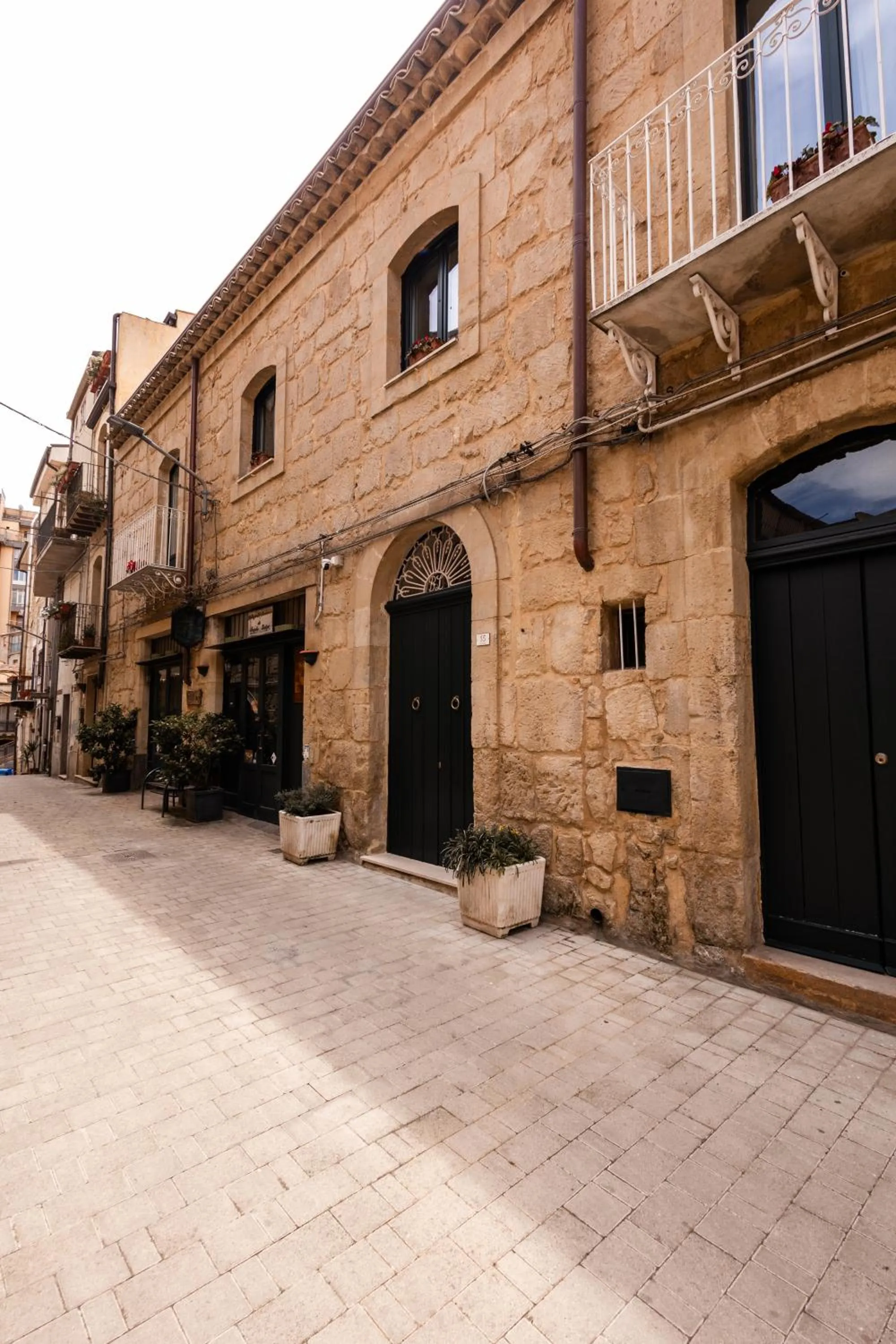 Facade/entrance in Bianko EcoChic